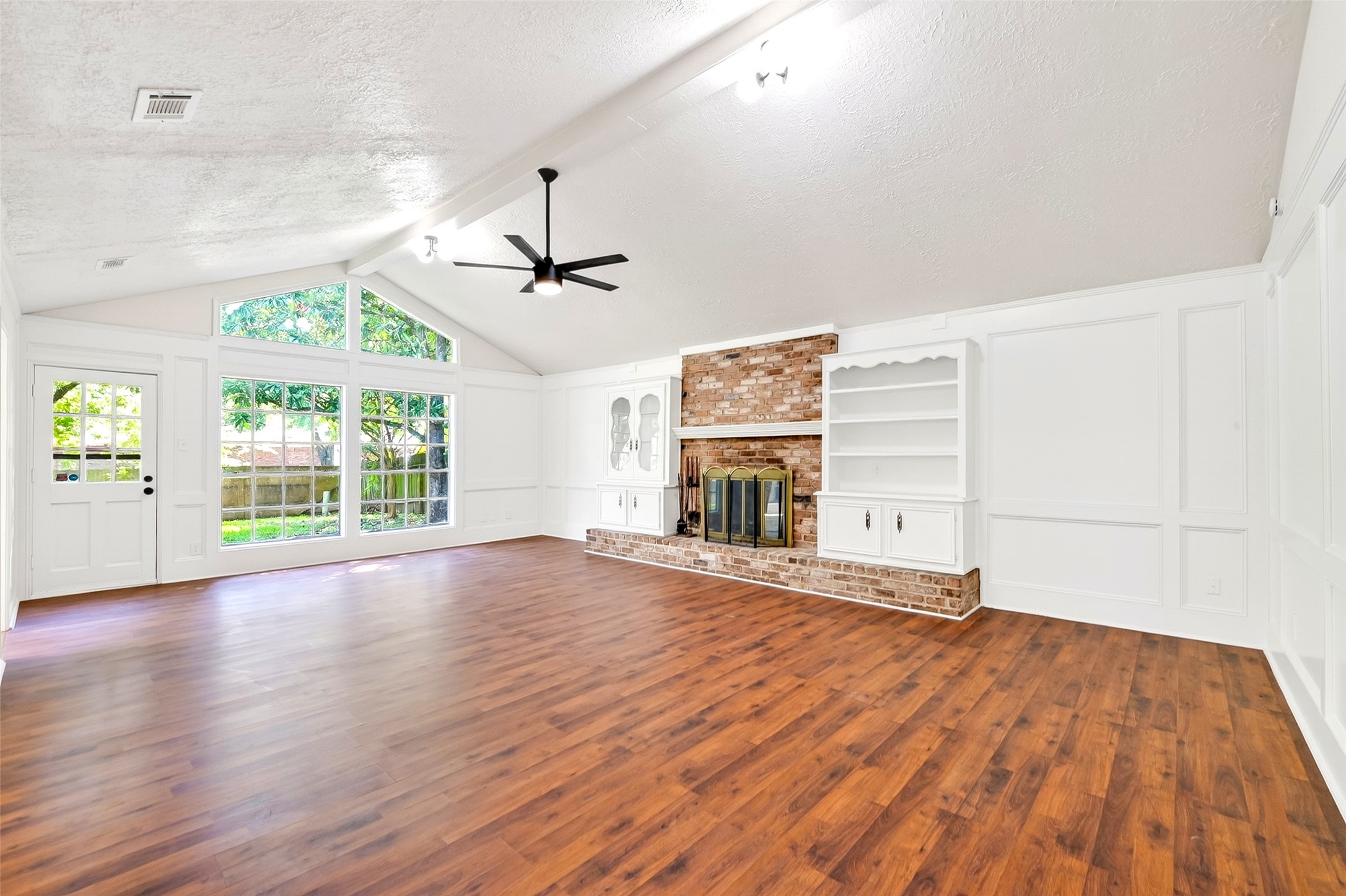 15207 Pleasant Valley Road Property Photo 7