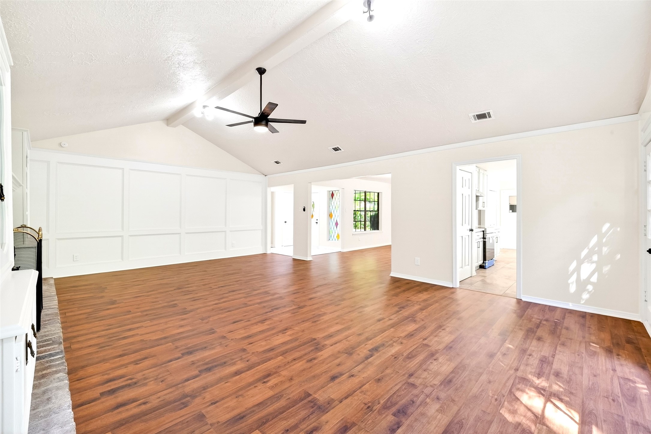 15207 Pleasant Valley Road Property Photo 8