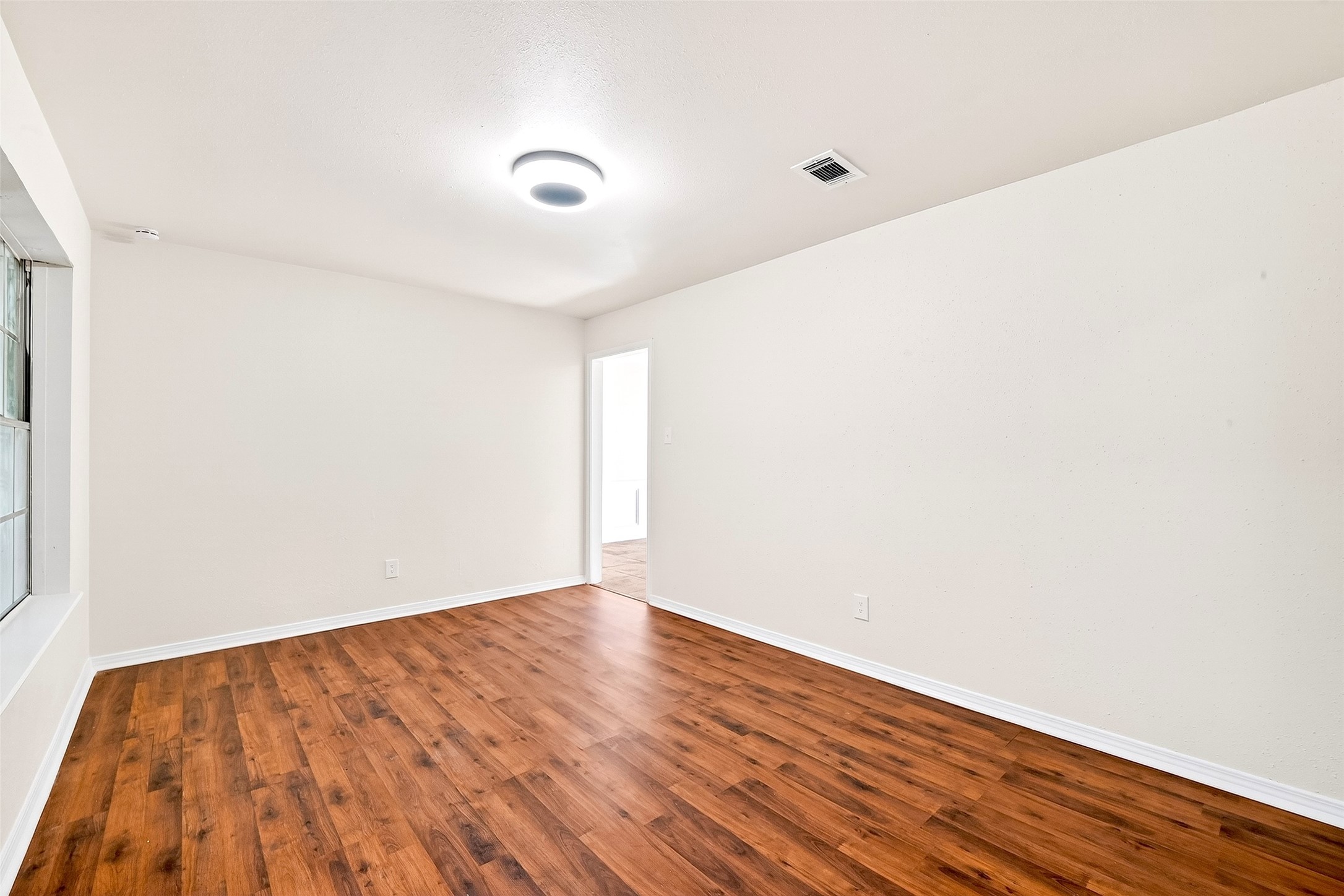 15207 Pleasant Valley Road Property Photo 10