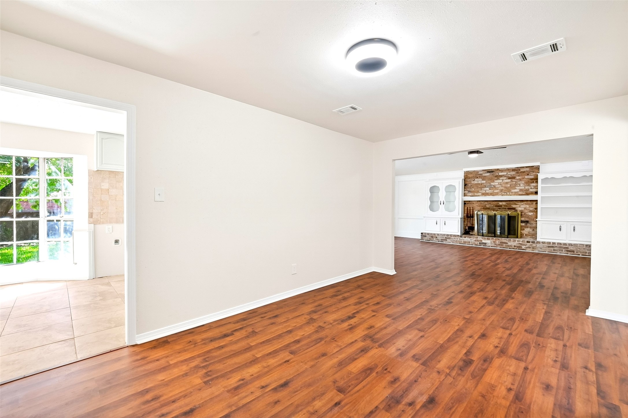 15207 Pleasant Valley Road Property Photo 11