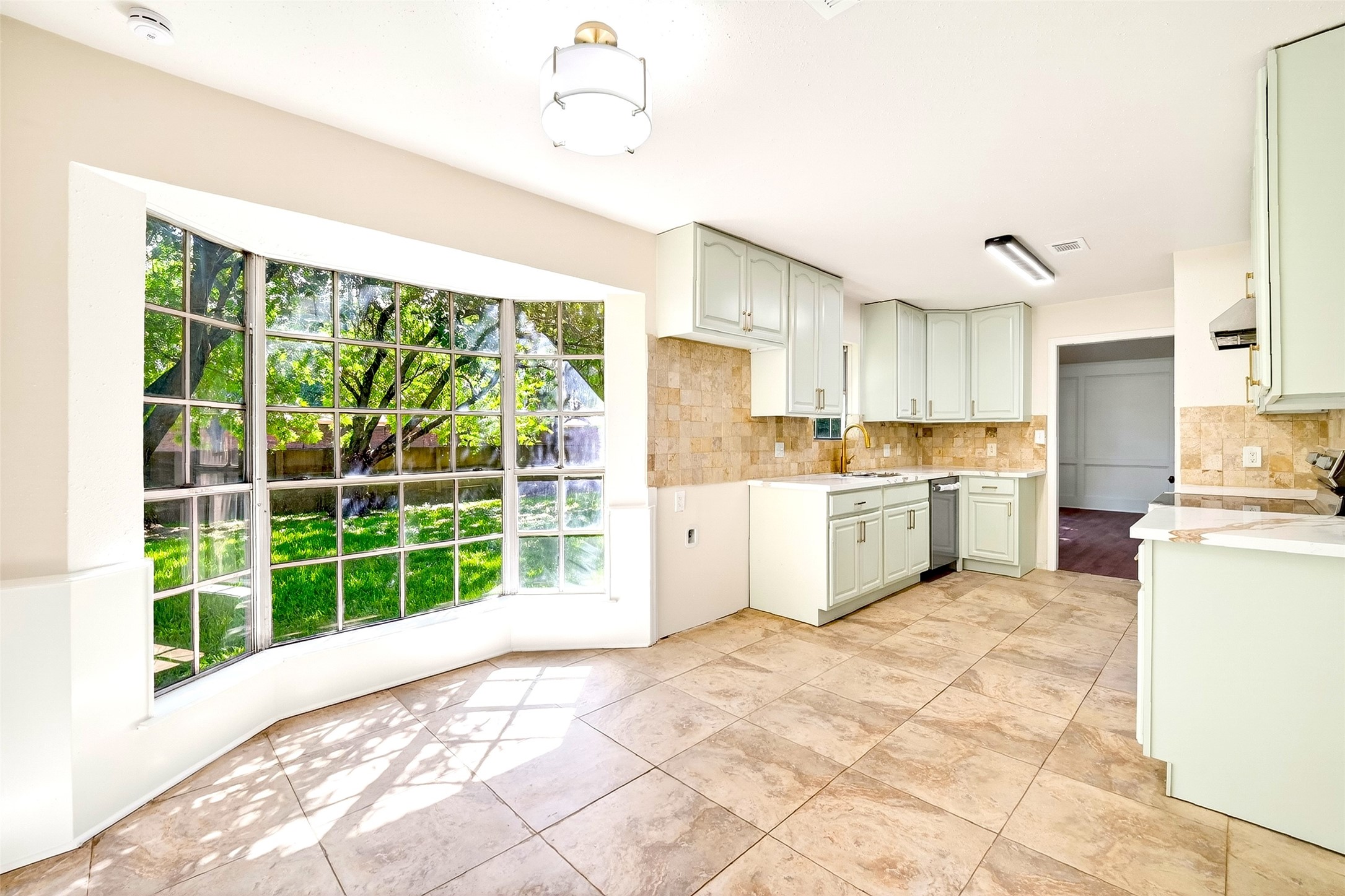 15207 Pleasant Valley Road Property Photo 13