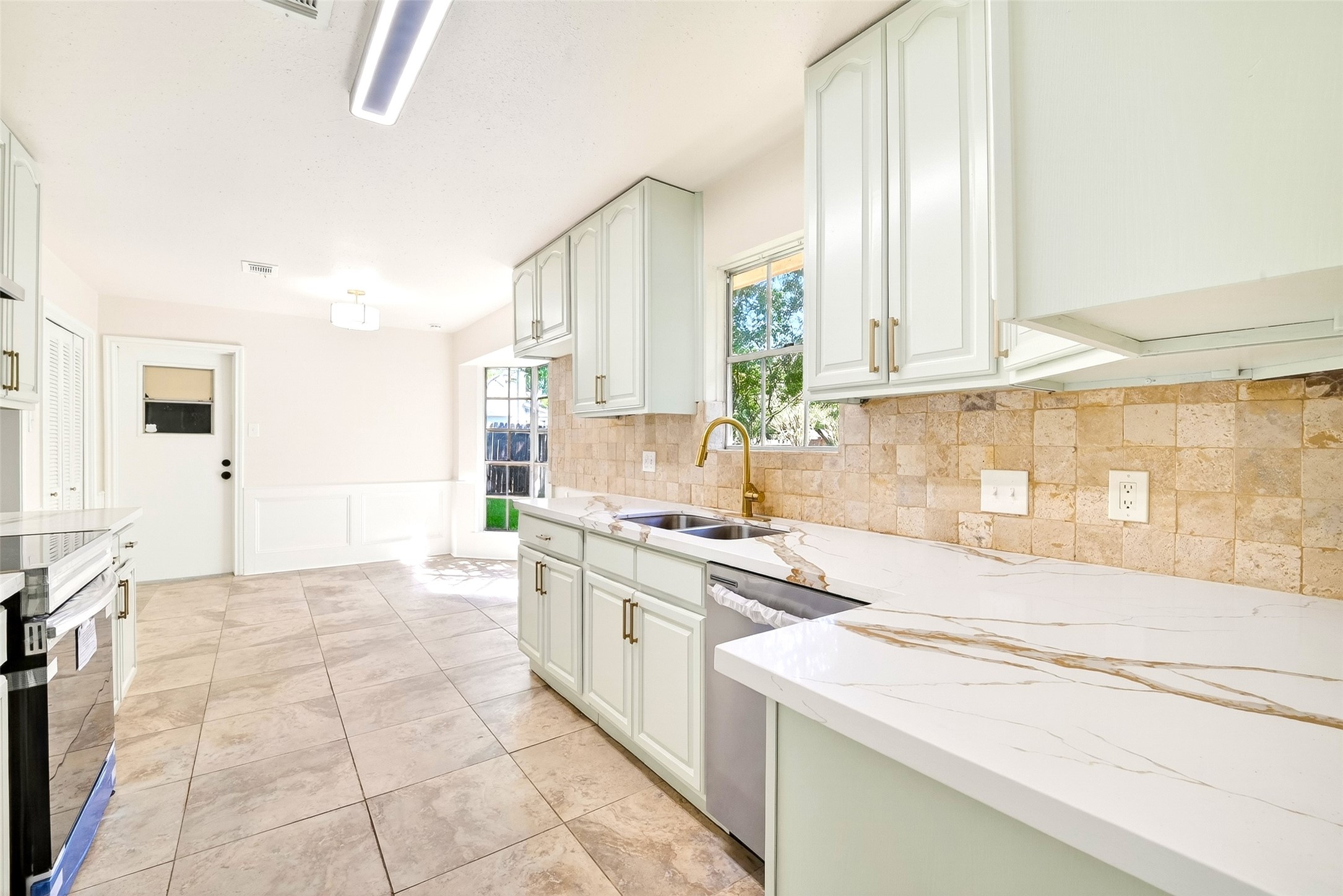 15207 Pleasant Valley Road Property Photo 14