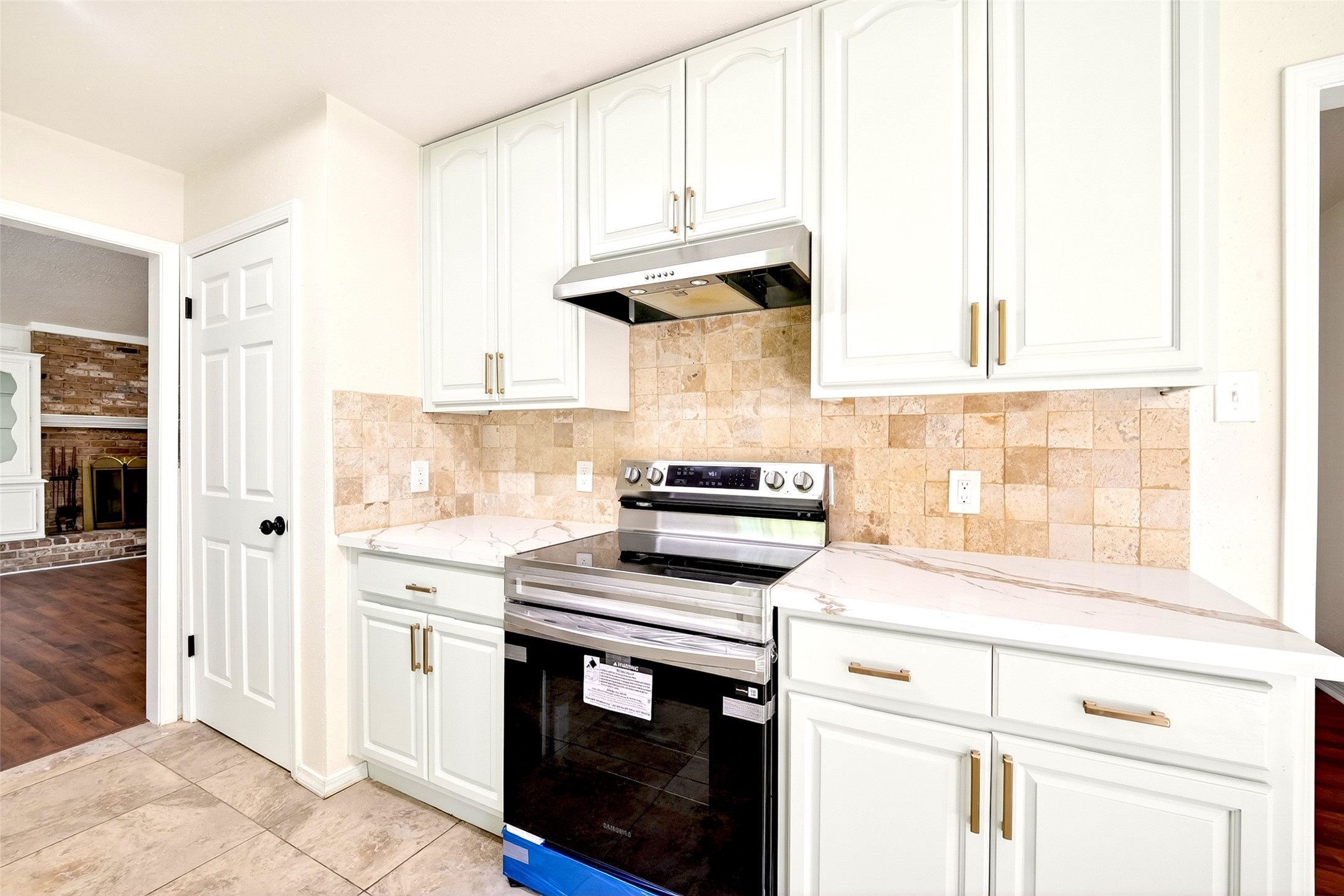 15207 Pleasant Valley Road Property Photo 16
