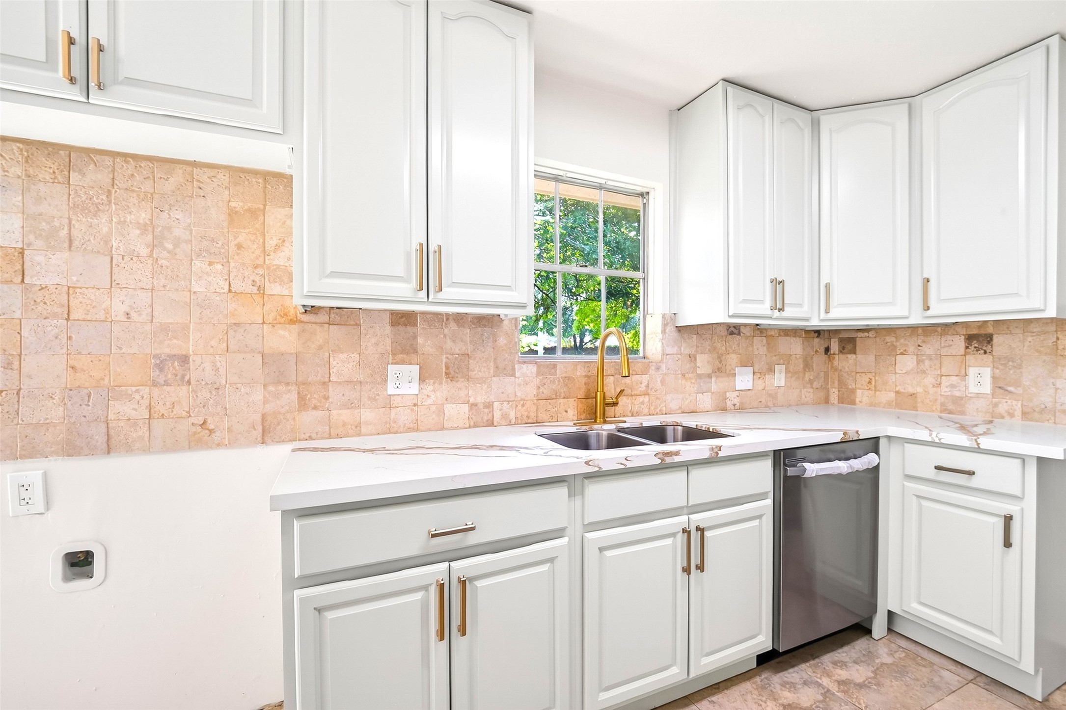 15207 Pleasant Valley Road Property Photo 17