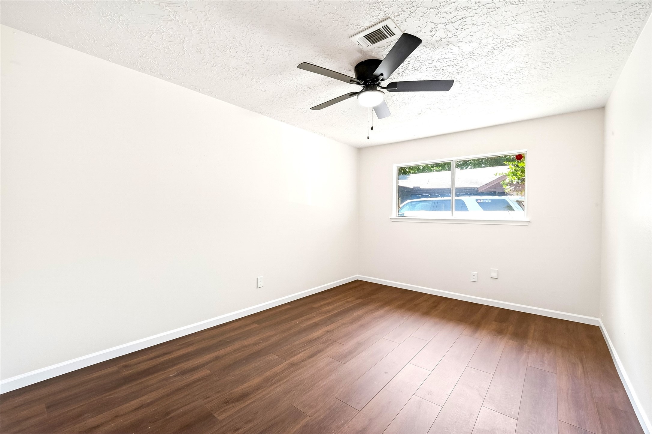 15207 Pleasant Valley Road Property Photo 18