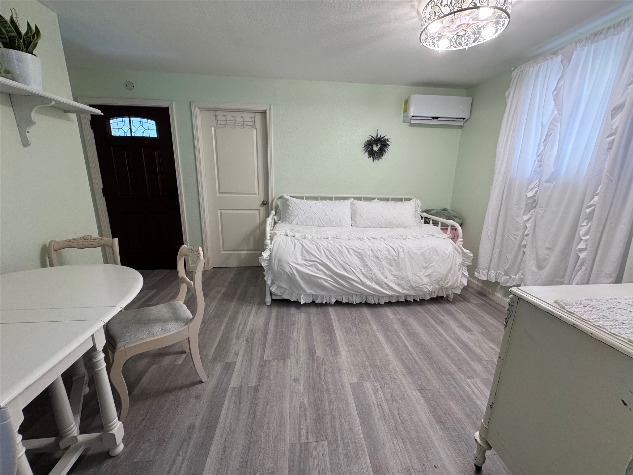 1806 Church Street Property Photo 8