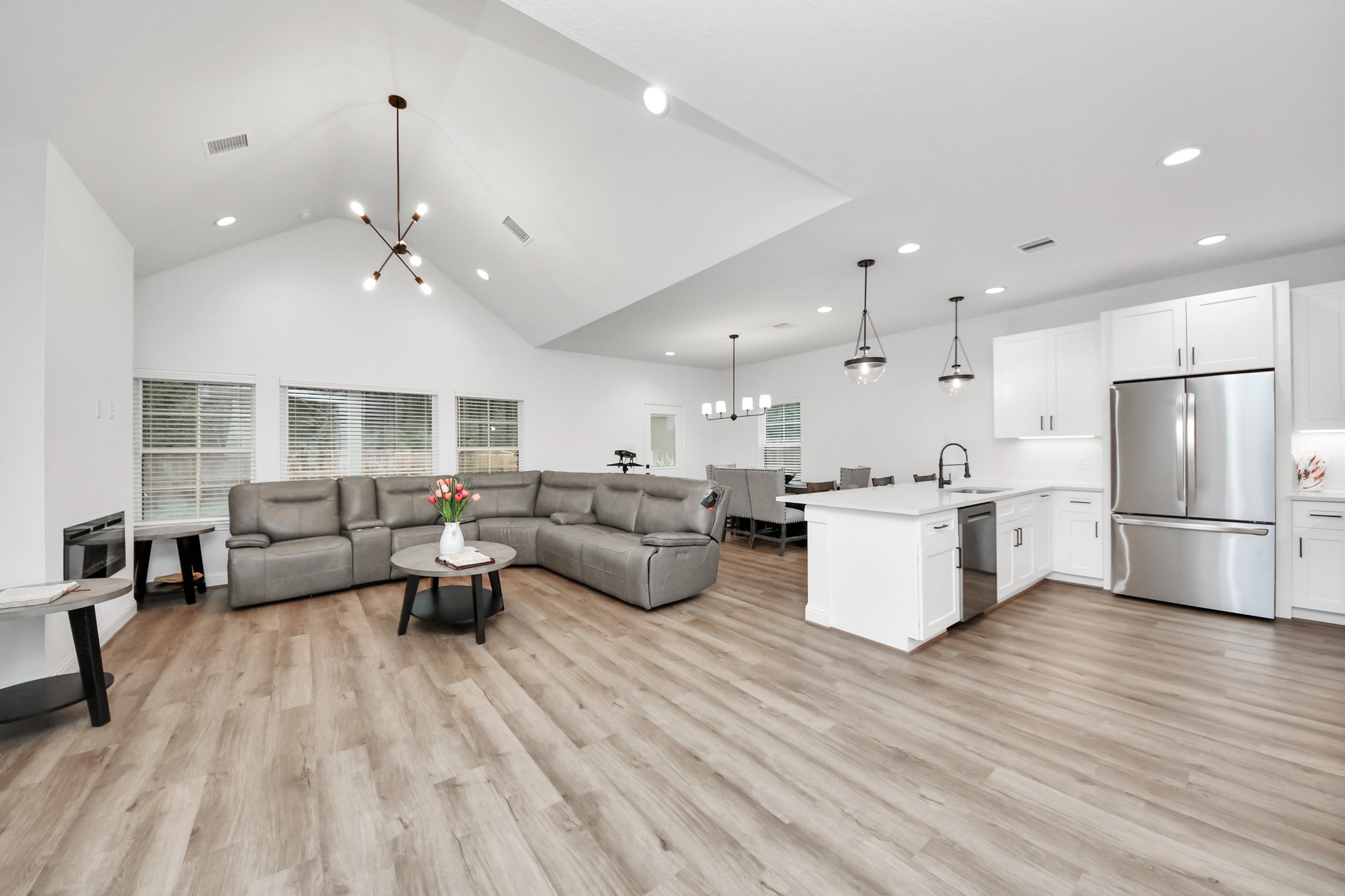 12015 Rockview Drive Property Photo 5