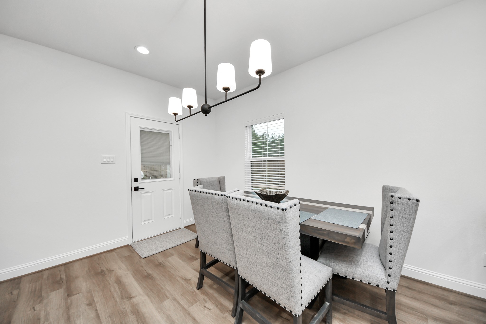12015 Rockview Drive Property Photo 7