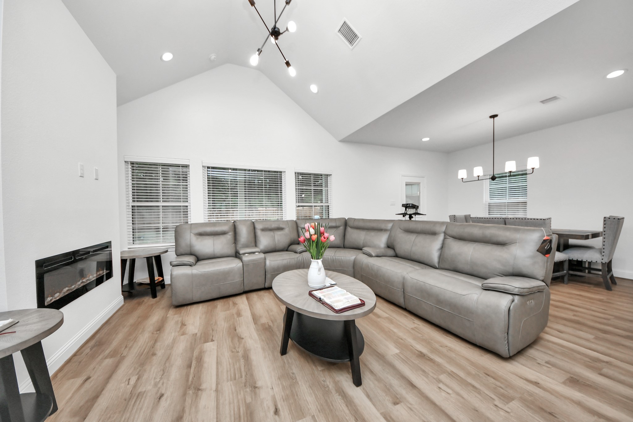 12015 Rockview Drive Property Photo 14
