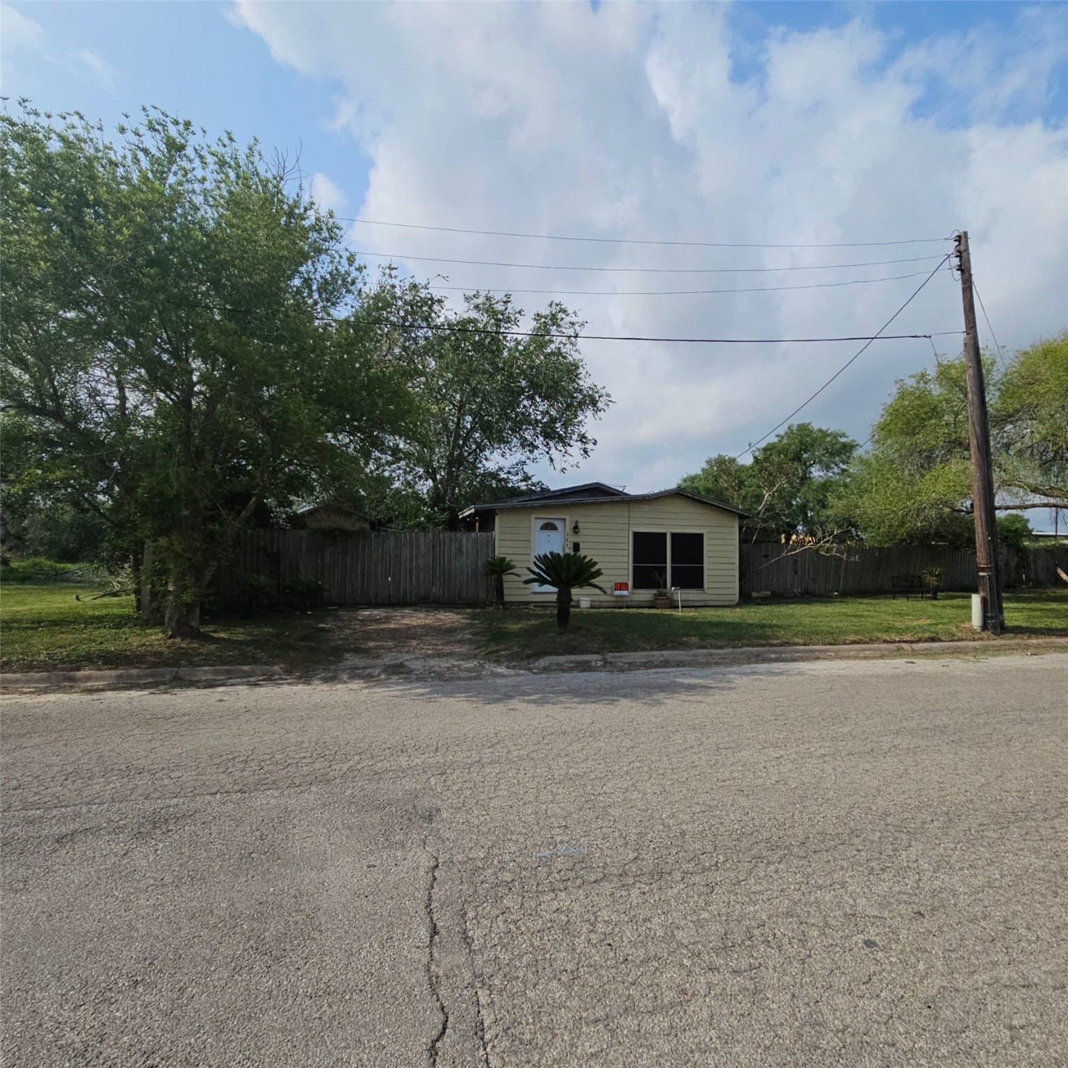 327 E B Avenue Property Photo 1