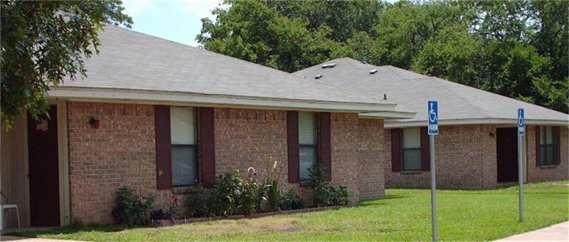 300 E Elm Property Photo 3