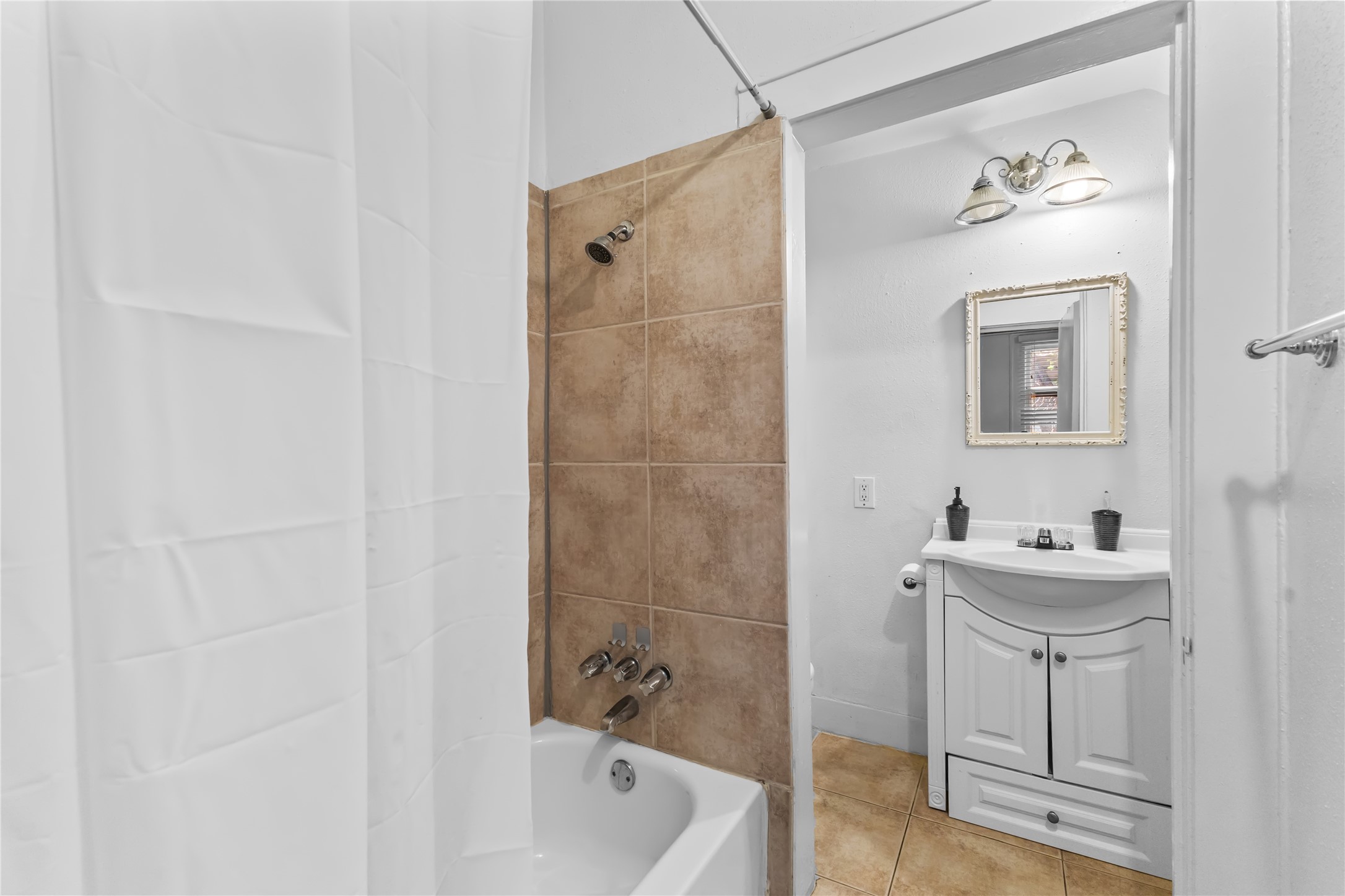 2509 Whitney Street A Property Photo 16