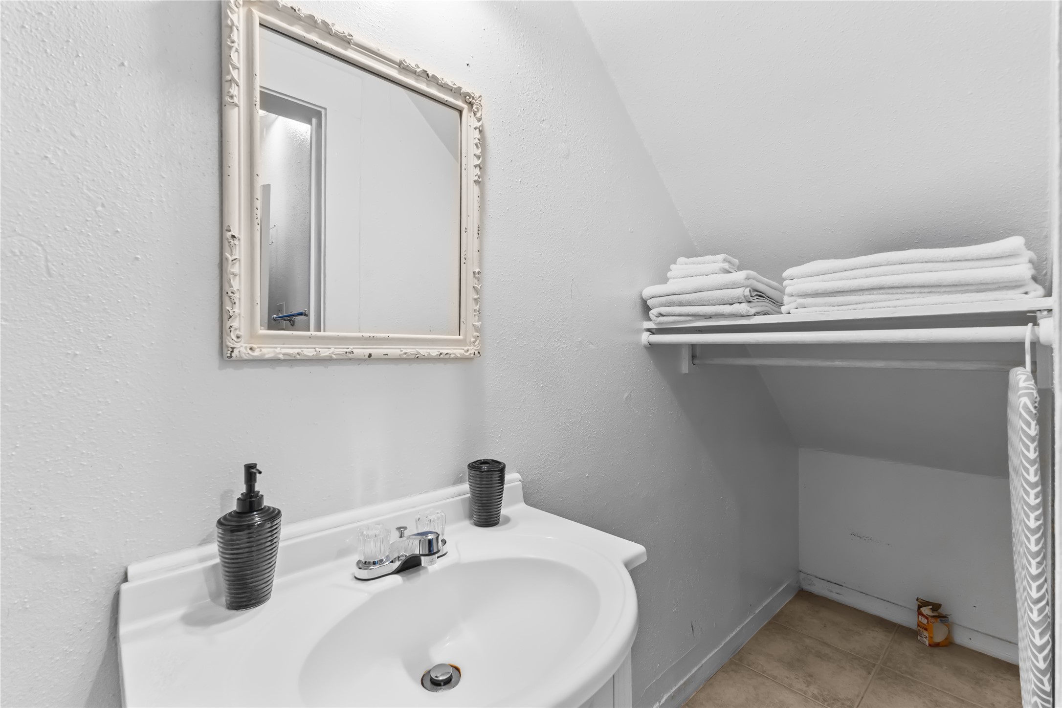 2509 Whitney Street A Property Photo 19