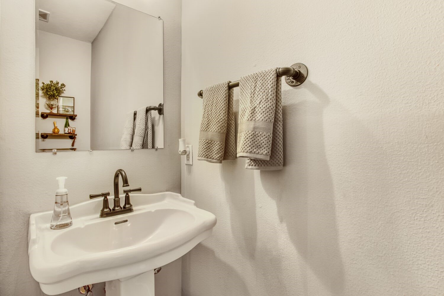 903 Hartman Street Property Photo 21