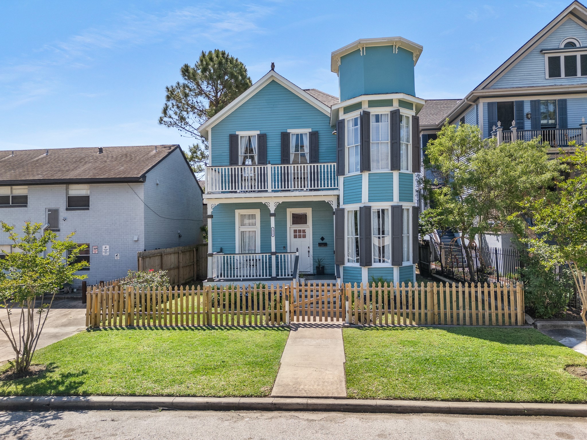 1911 Sealy Street Property Photo