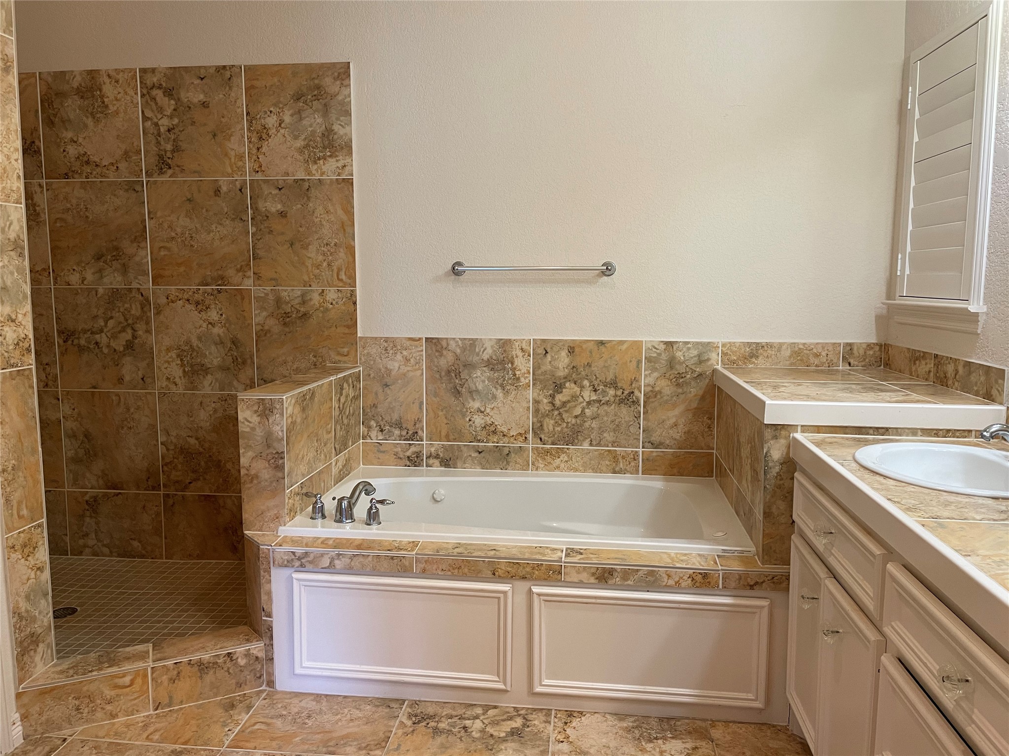 156 Harbour Town Drive Property Photo 14