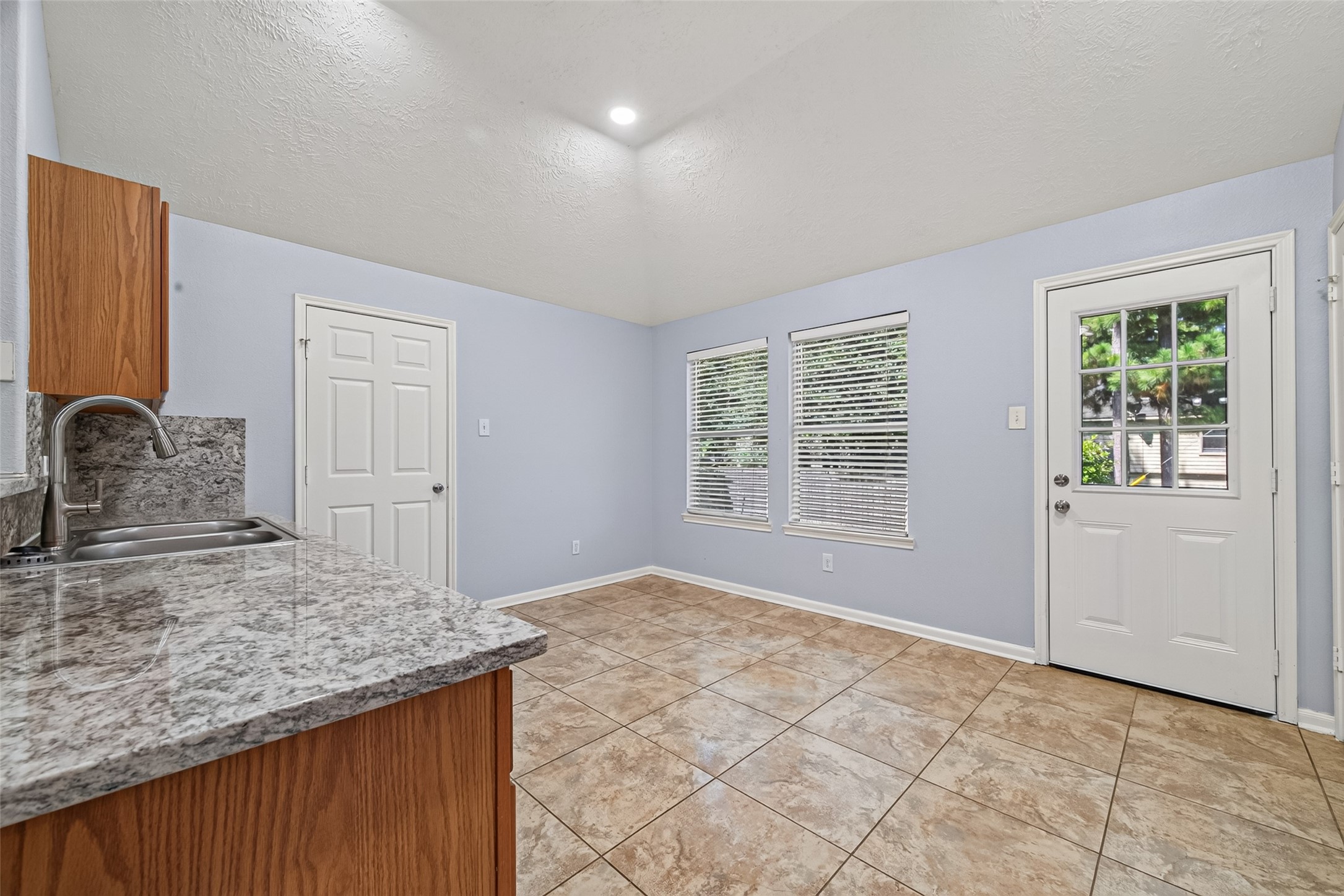 14089 Broken Arrow Drive Property Photo 9