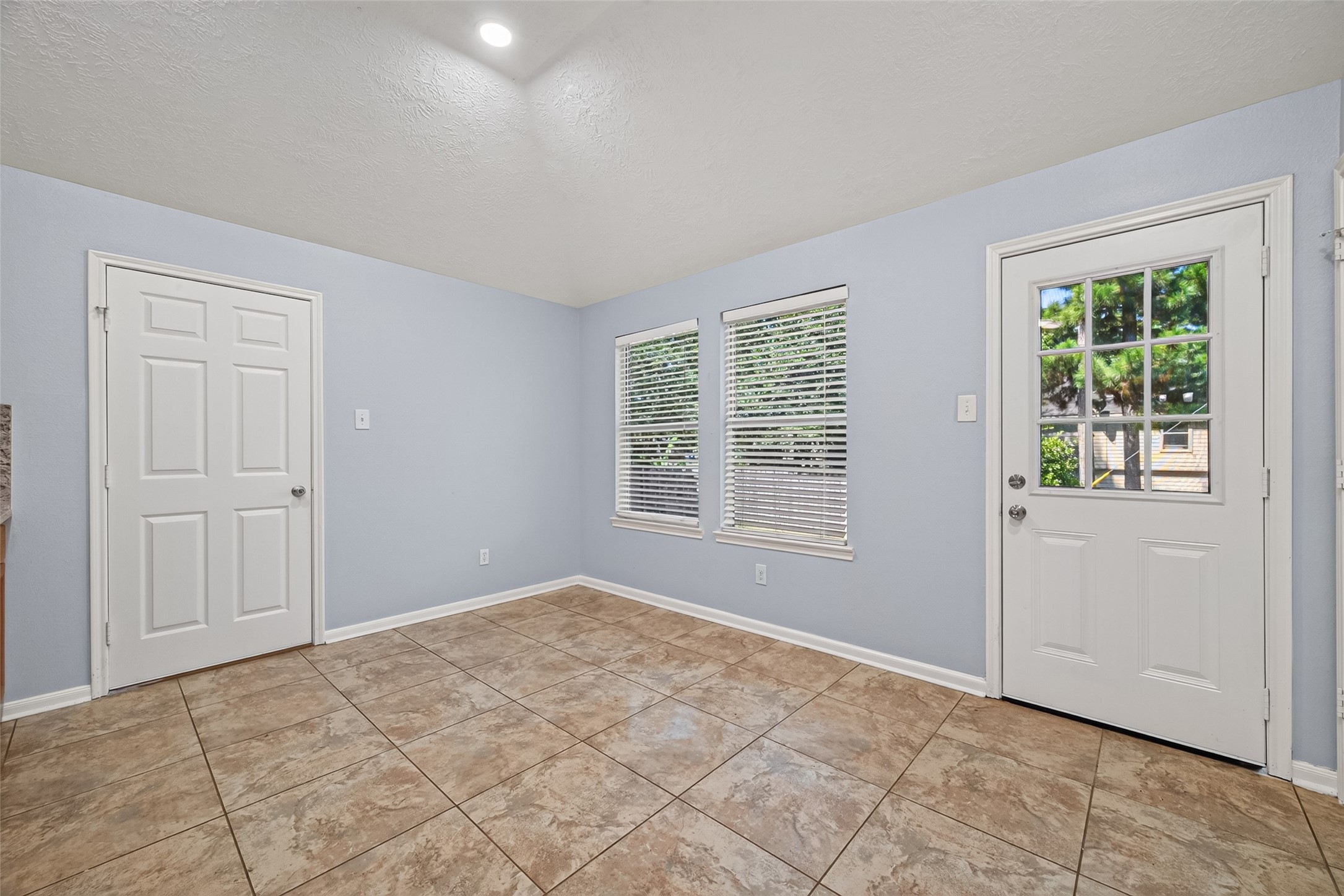 14089 Broken Arrow Drive Property Photo 10