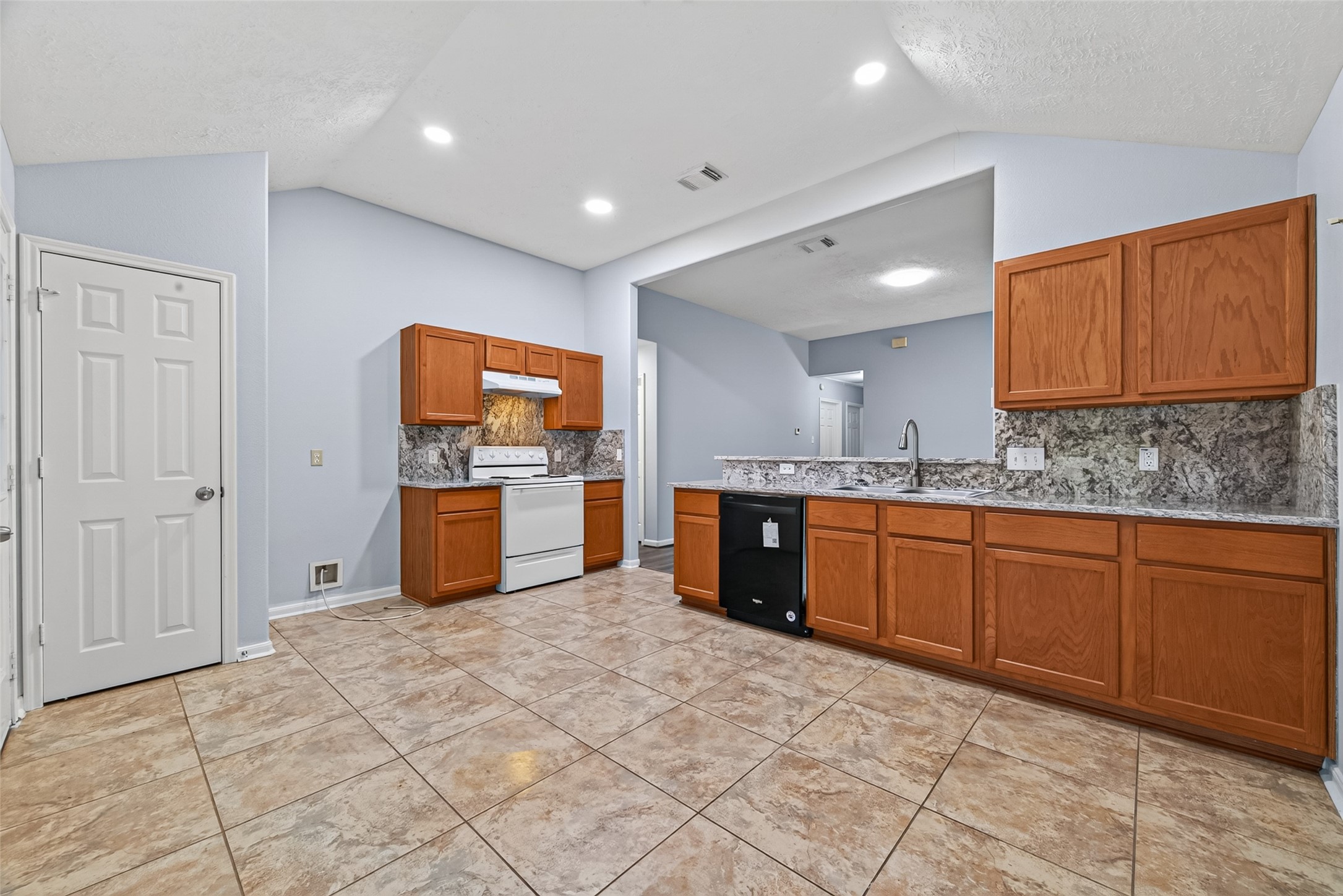 14089 Broken Arrow Drive Property Photo 11