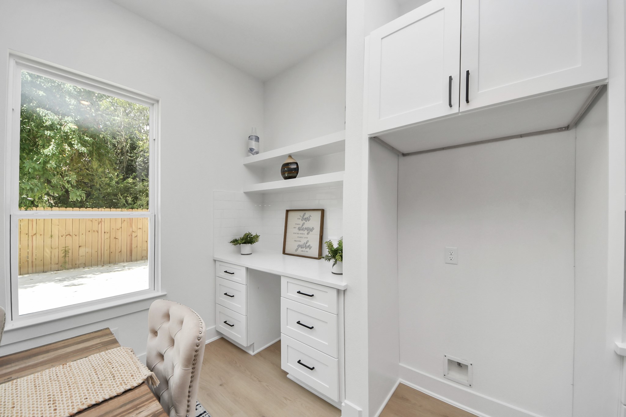 860 Rachel St Street B Property Photo 11