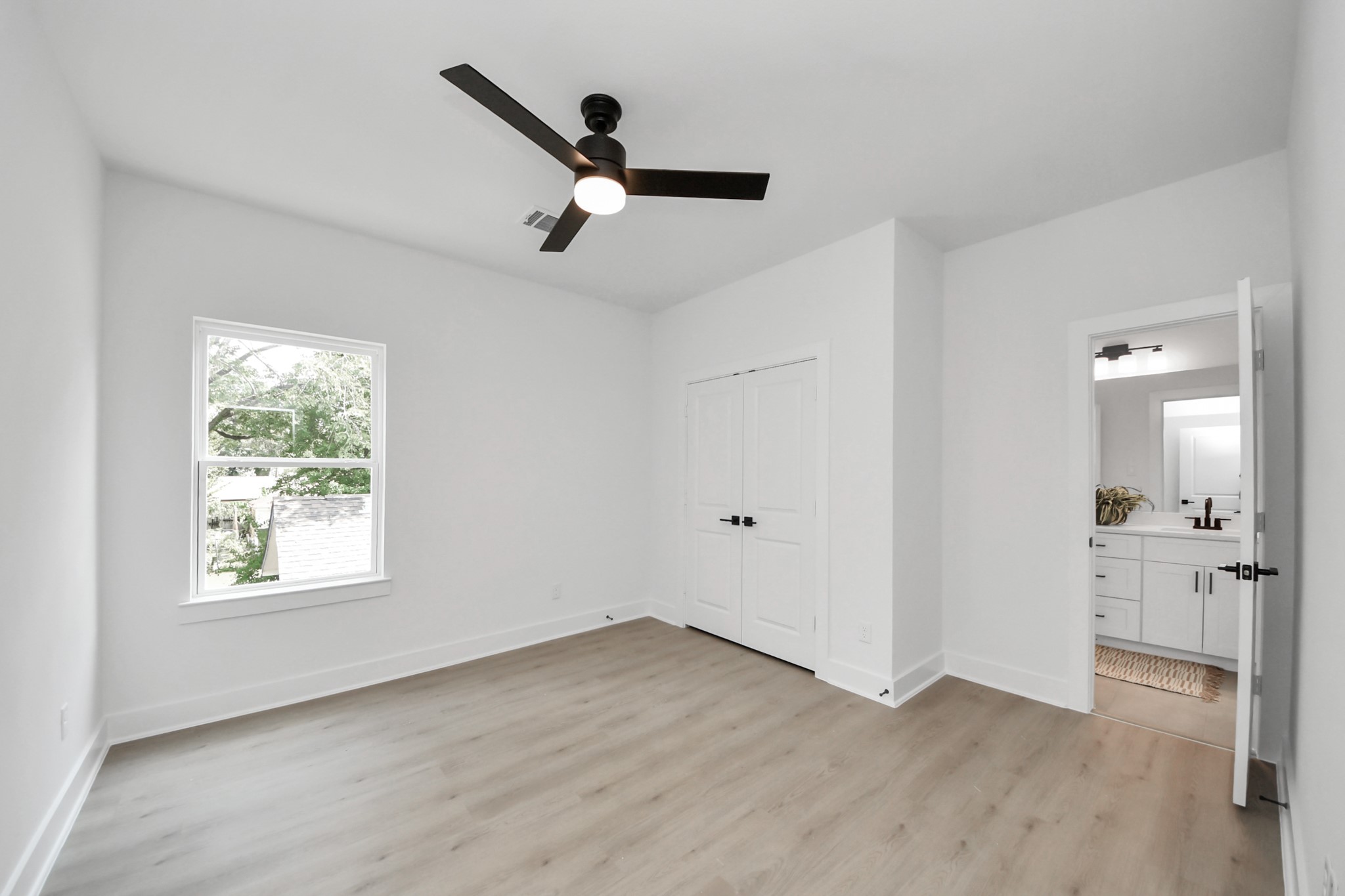 860 Rachel St Street B Property Photo 34