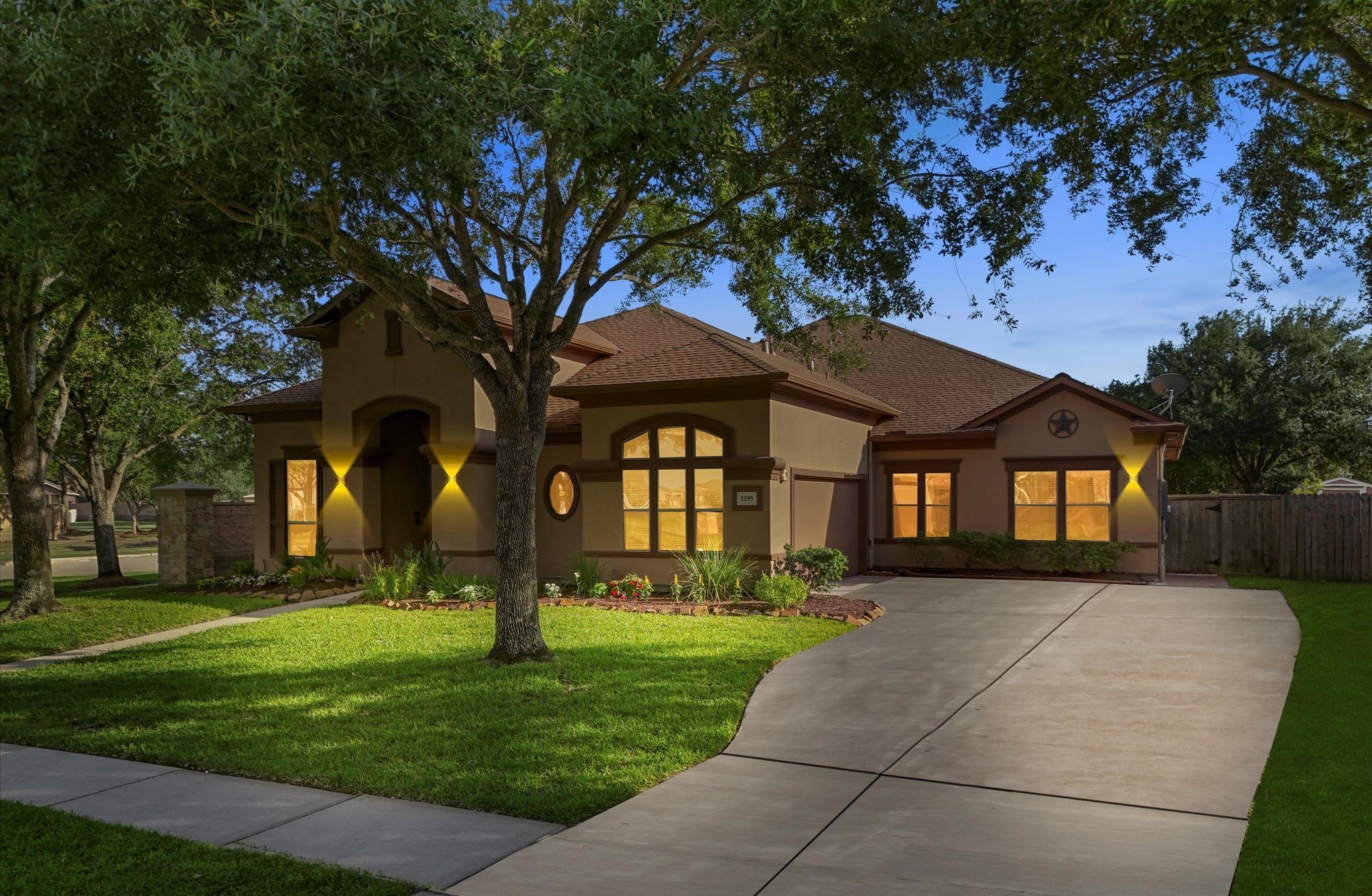 2299 Azahar Court Property Photo 1