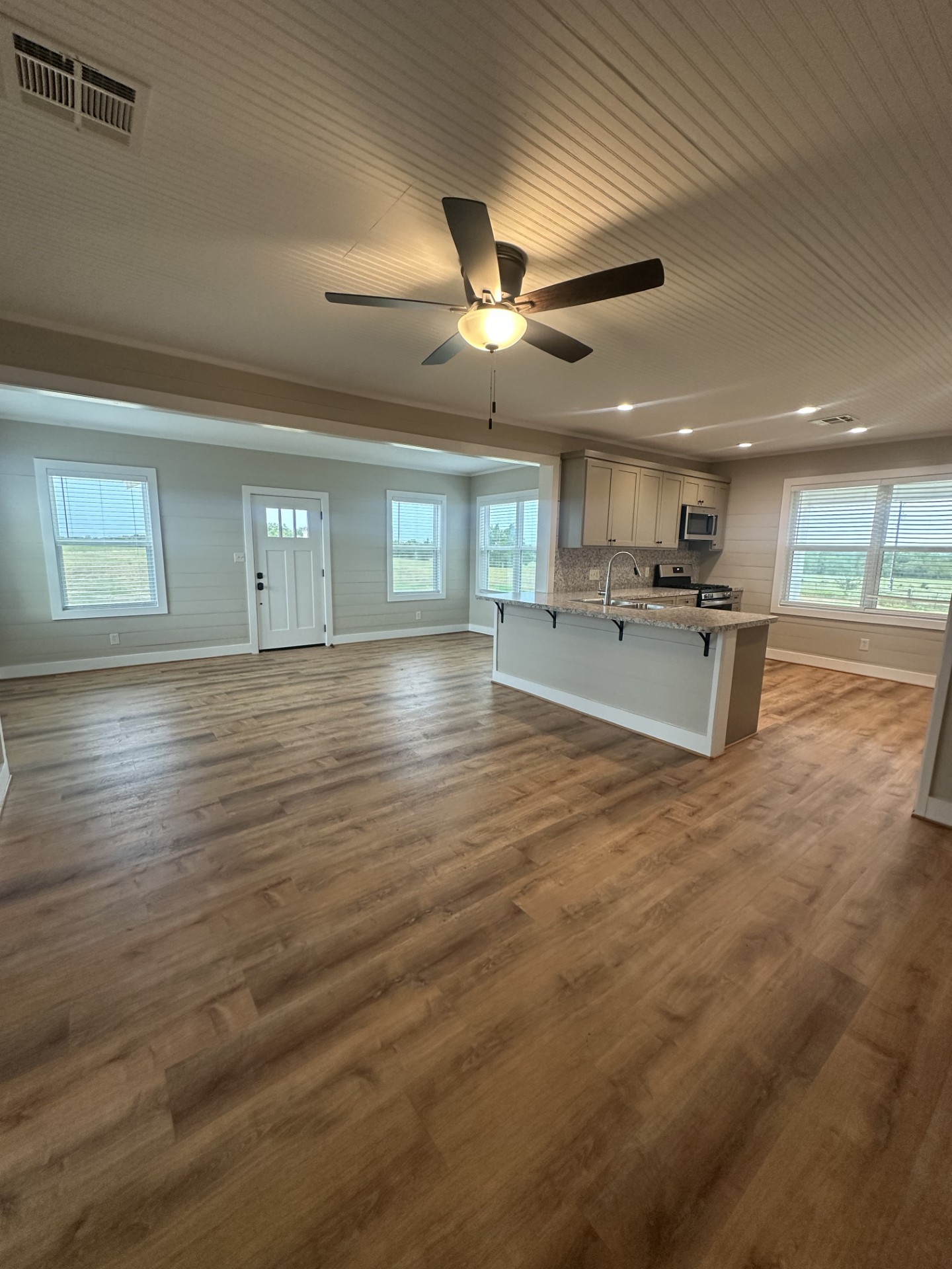 12201 Emshoff Property Photo 4