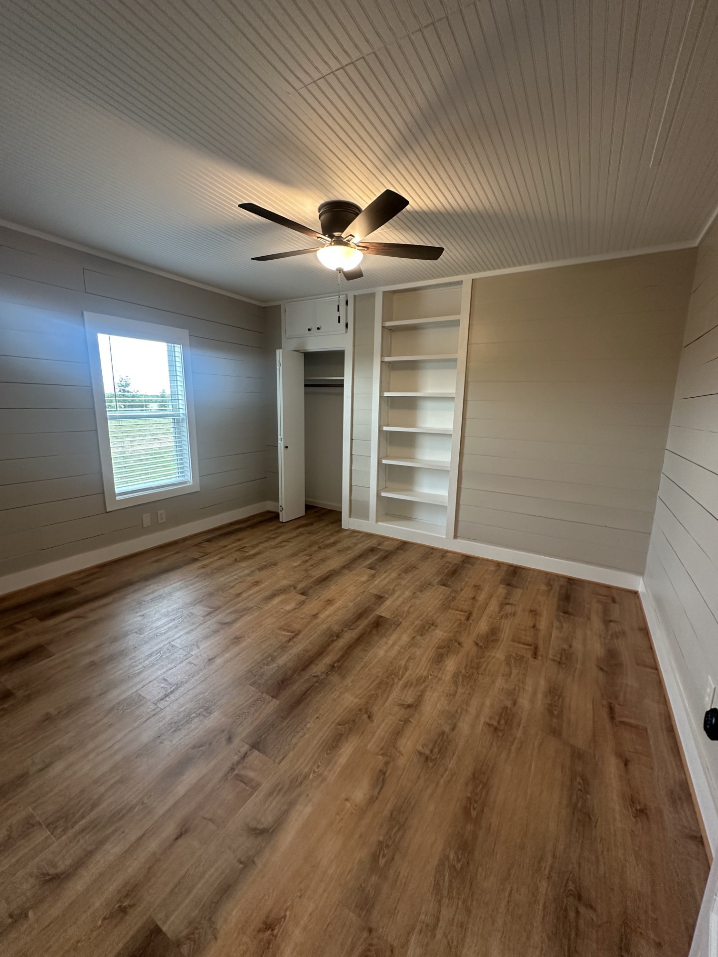 12201 Emshoff Property Photo 8