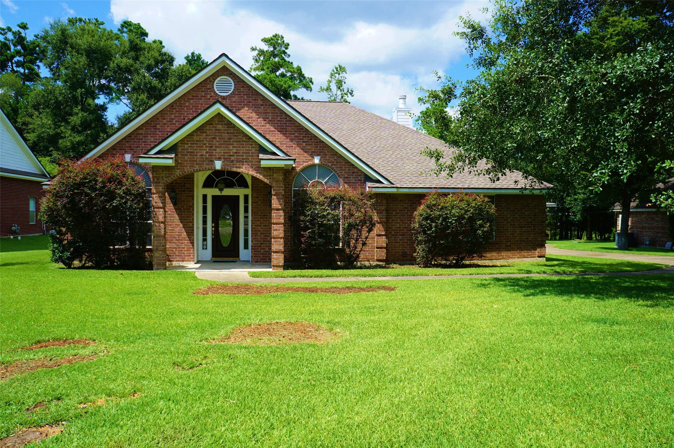 2427 Chantilly Lane Property Photo 1