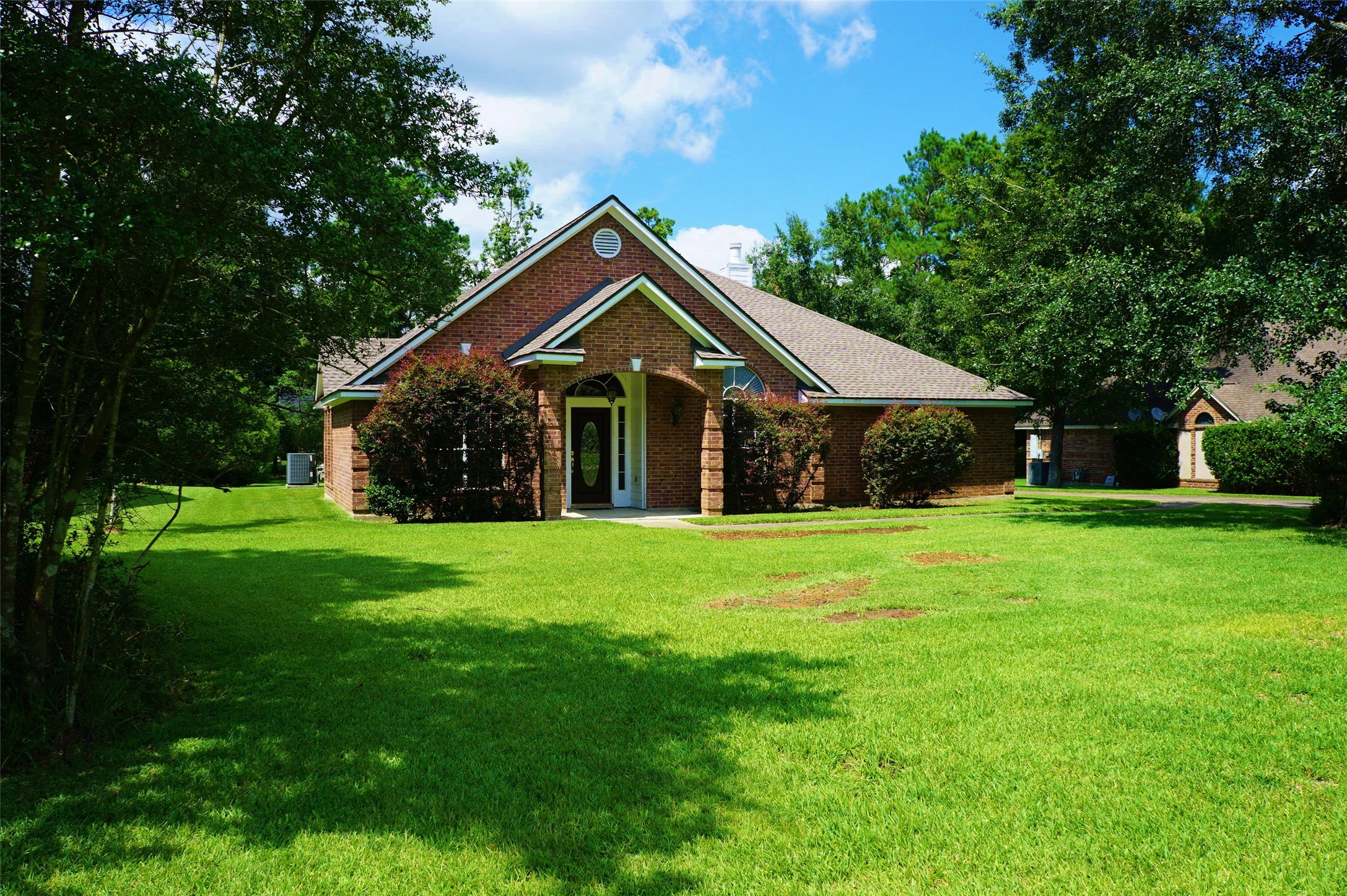 2427 Chantilly Lane Property Photo 2
