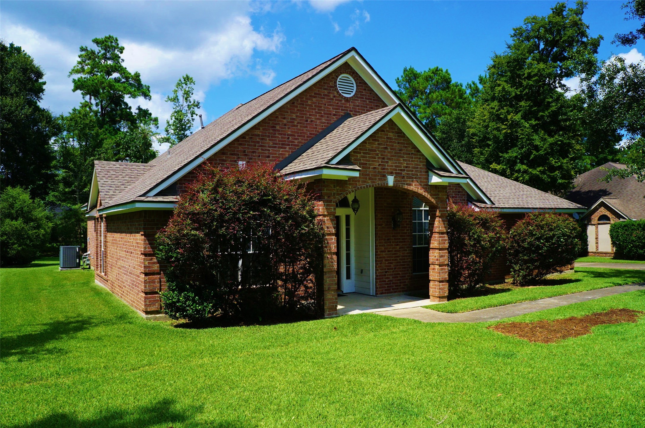 2427 Chantilly Lane Property Photo 4