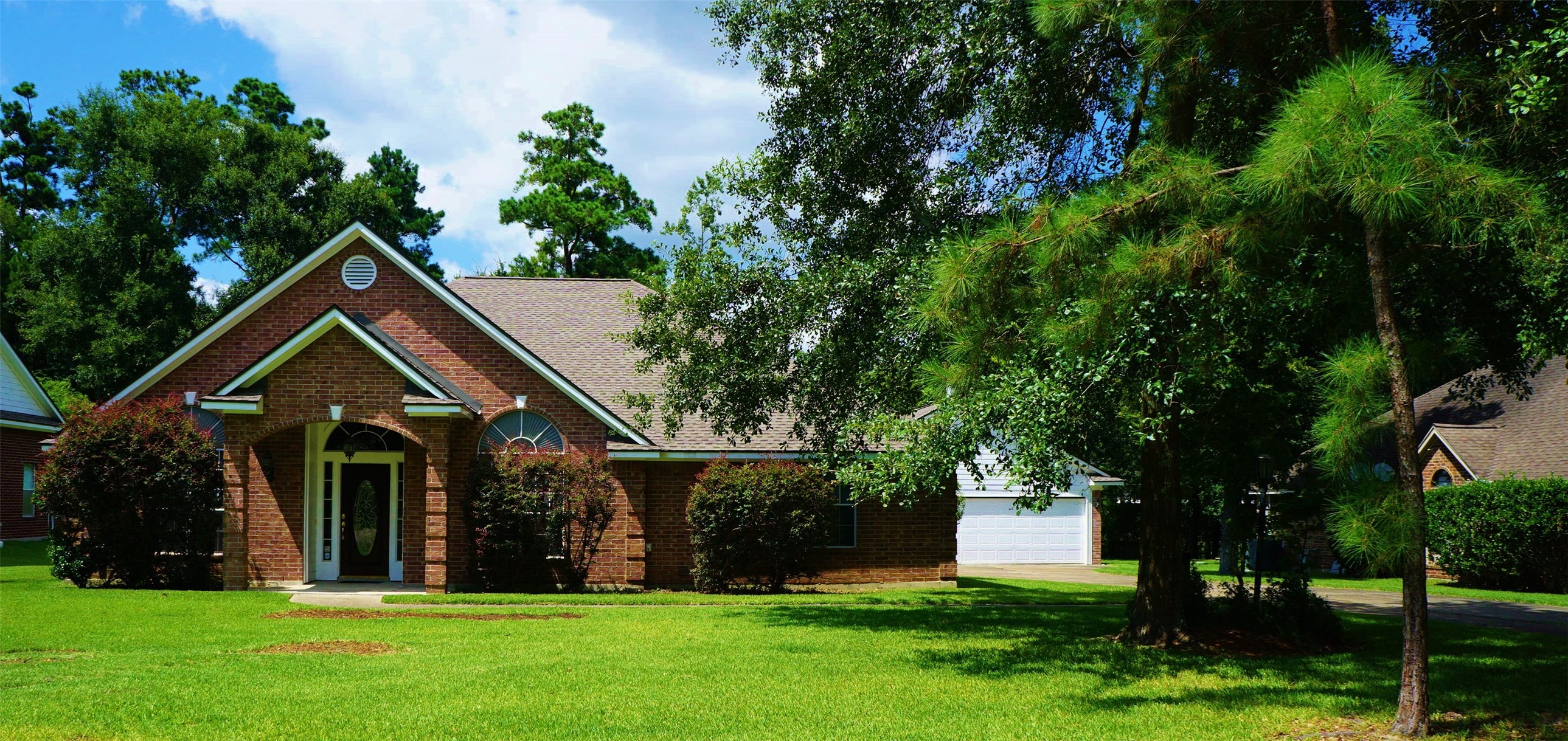 2427 Chantilly Lane Property Photo 5