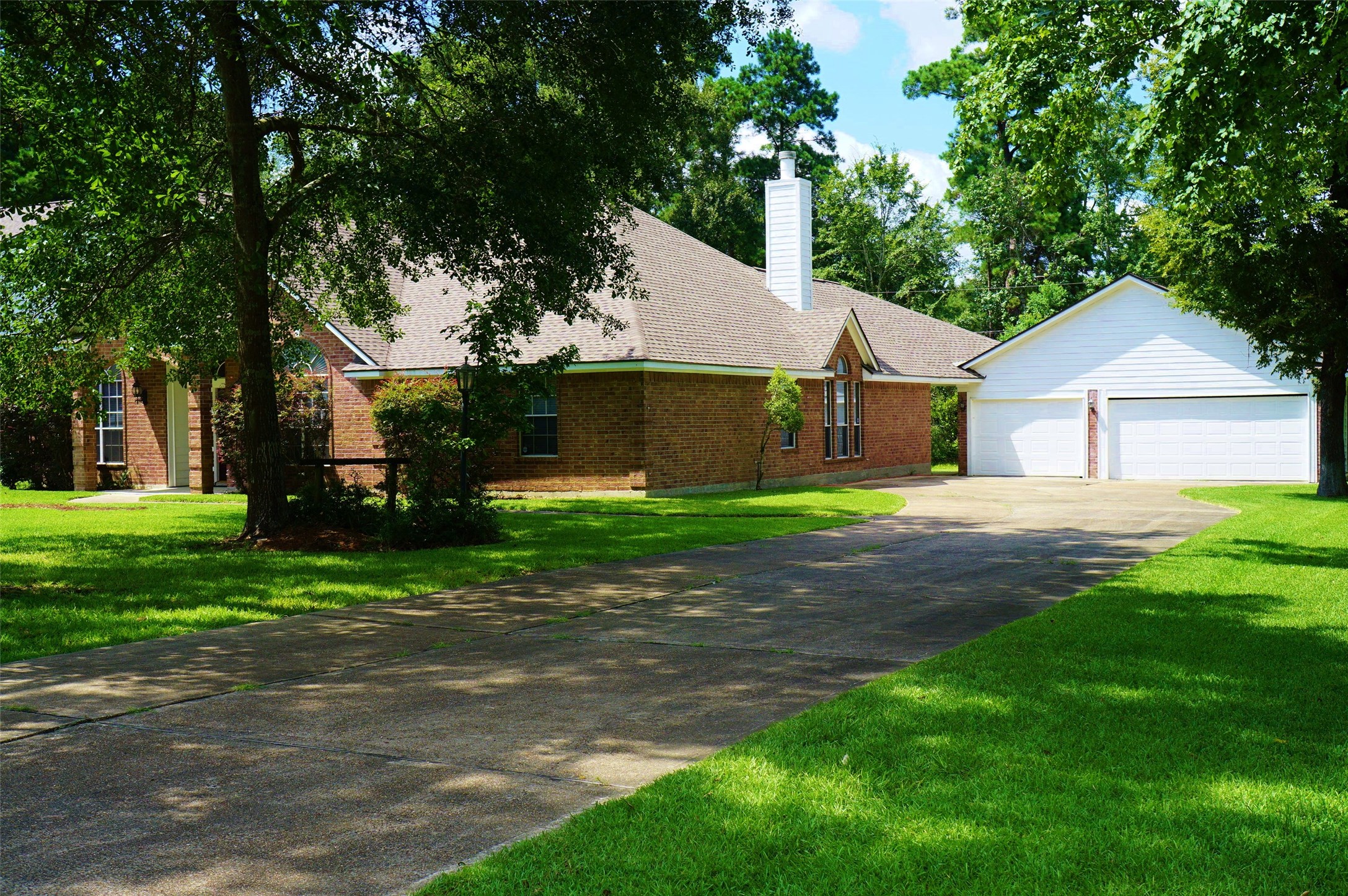 2427 Chantilly Lane Property Photo 6