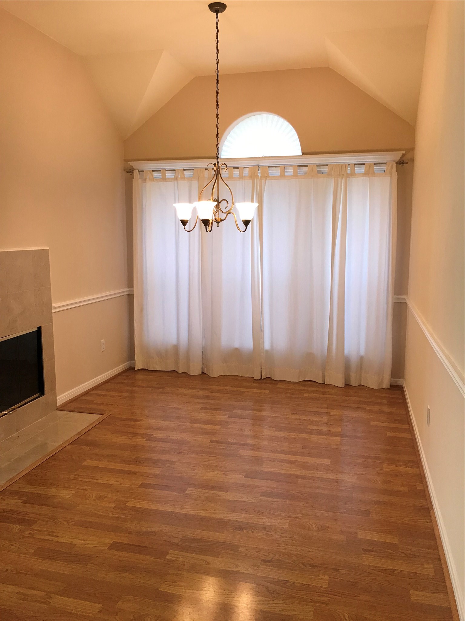 2427 Chantilly Lane Property Photo 12
