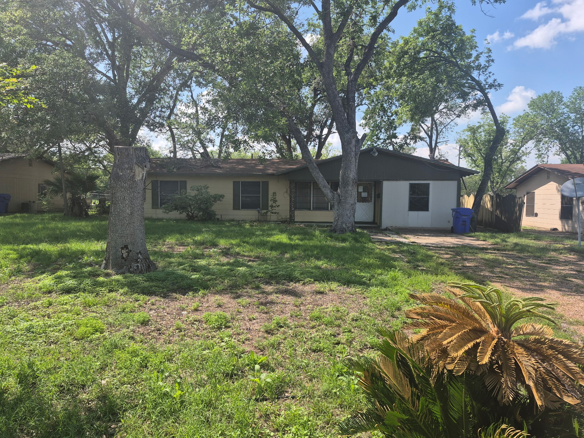 404 Svoboda Street Property Photo 1