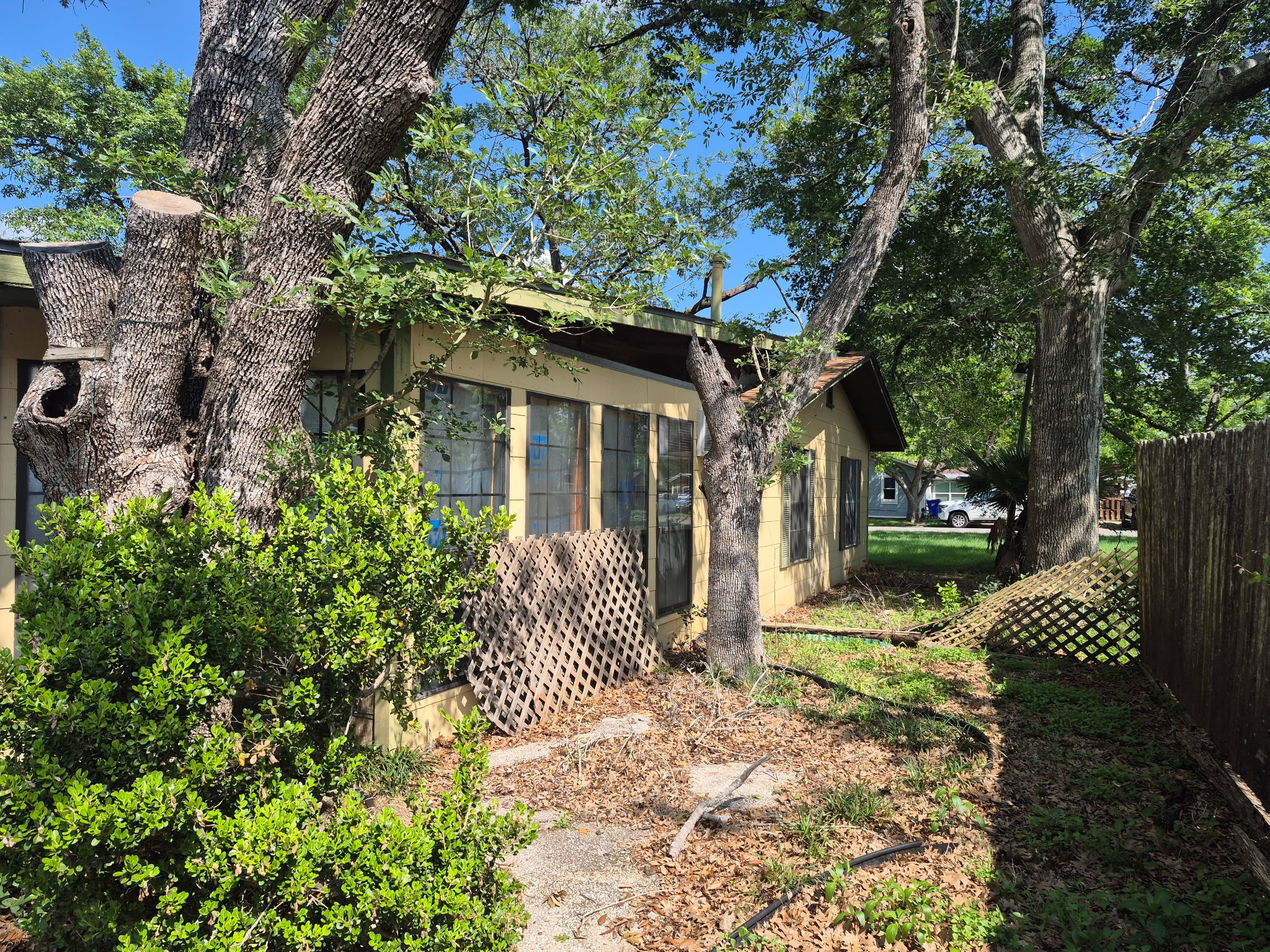 404 Svoboda Street Property Photo 3
