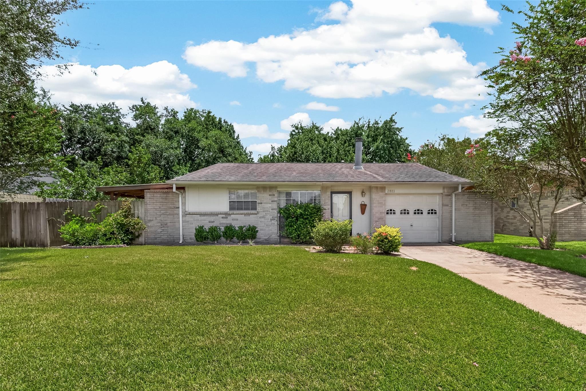 2811 Pheasant Creek Drive Property Photo 1