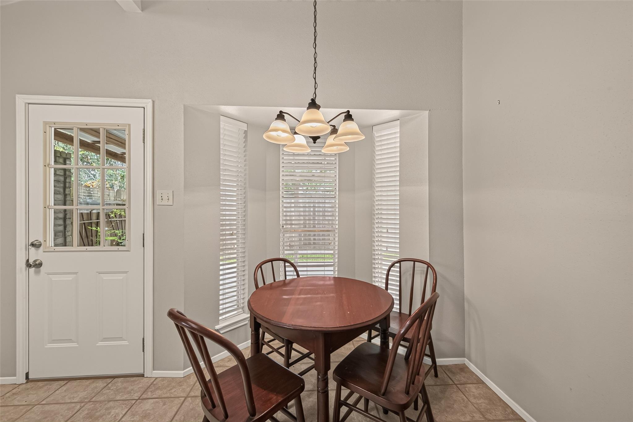 2811 Pheasant Creek Drive Property Photo 9