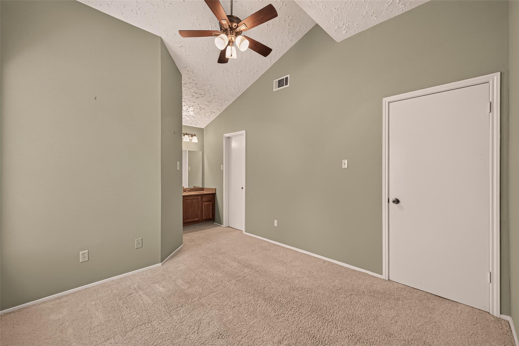 2811 Pheasant Creek Drive Property Photo 16