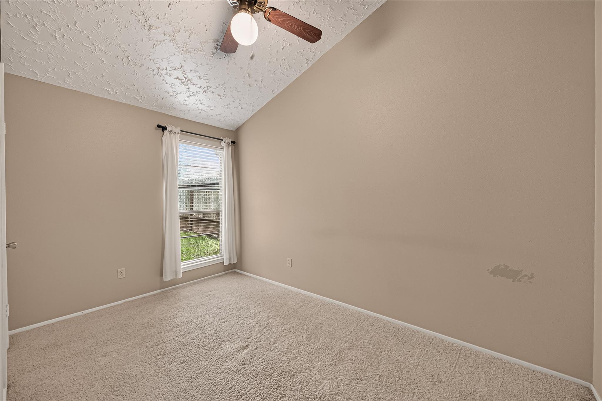 2811 Pheasant Creek Drive Property Photo 22