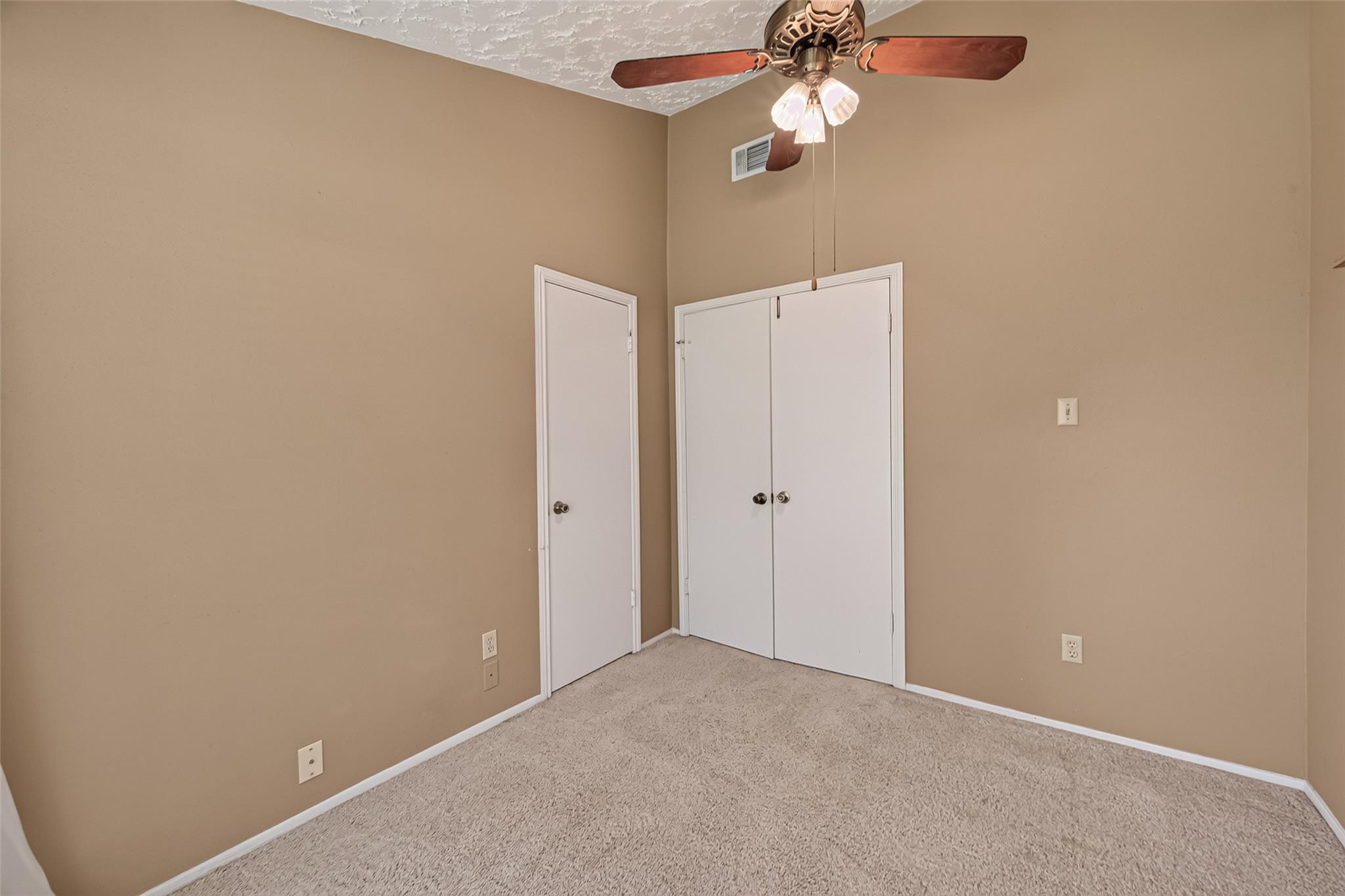 2811 Pheasant Creek Drive Property Photo 25