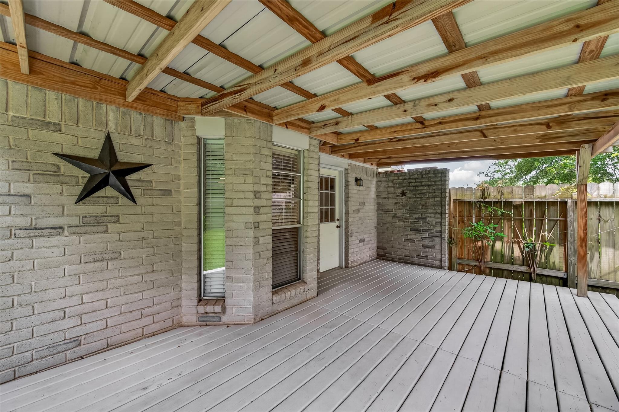 2811 Pheasant Creek Drive Property Photo 28