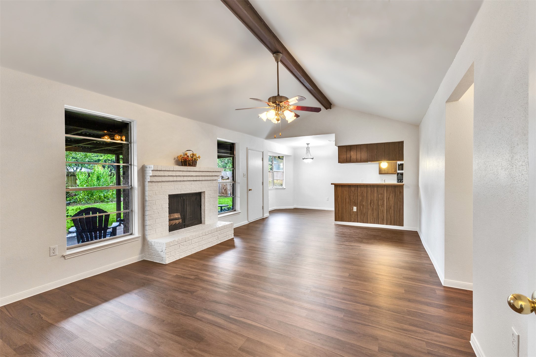 2127 Whiteback Drive Property Photo 4