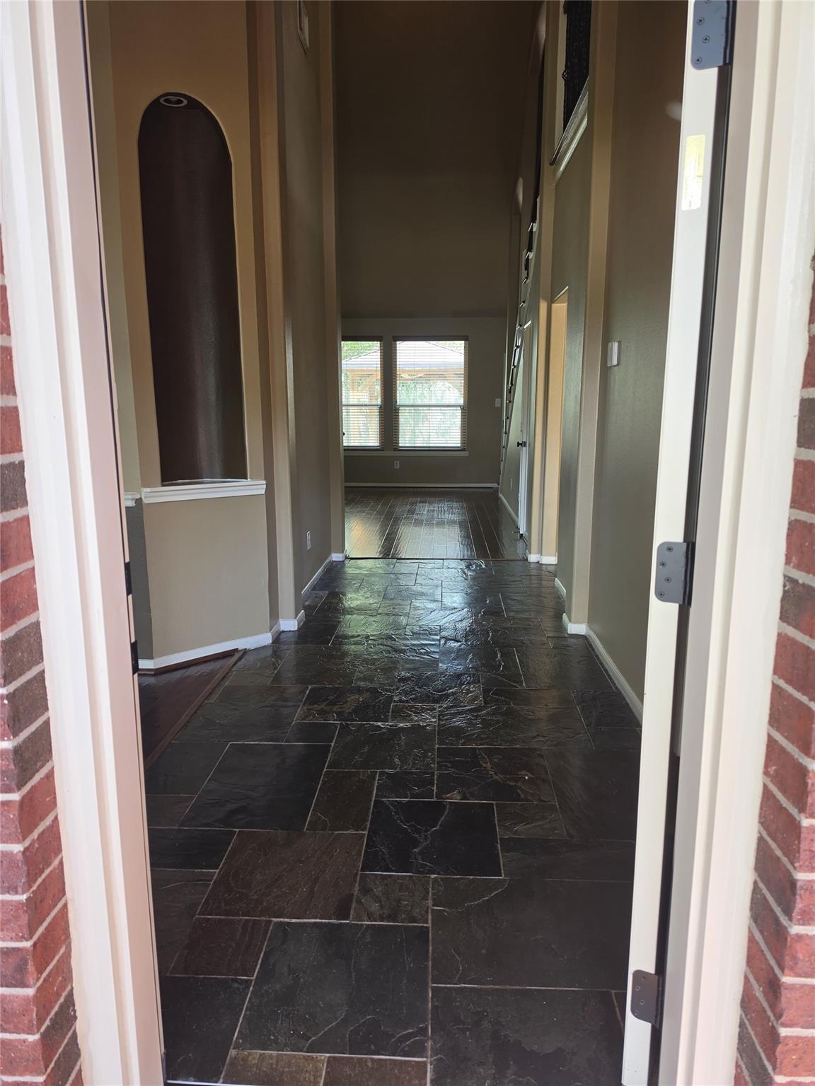 1138 Sussex Trail Property Photo 2