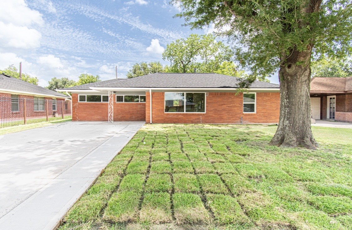 2730 Knotty Oaks Trail Property Photo 2