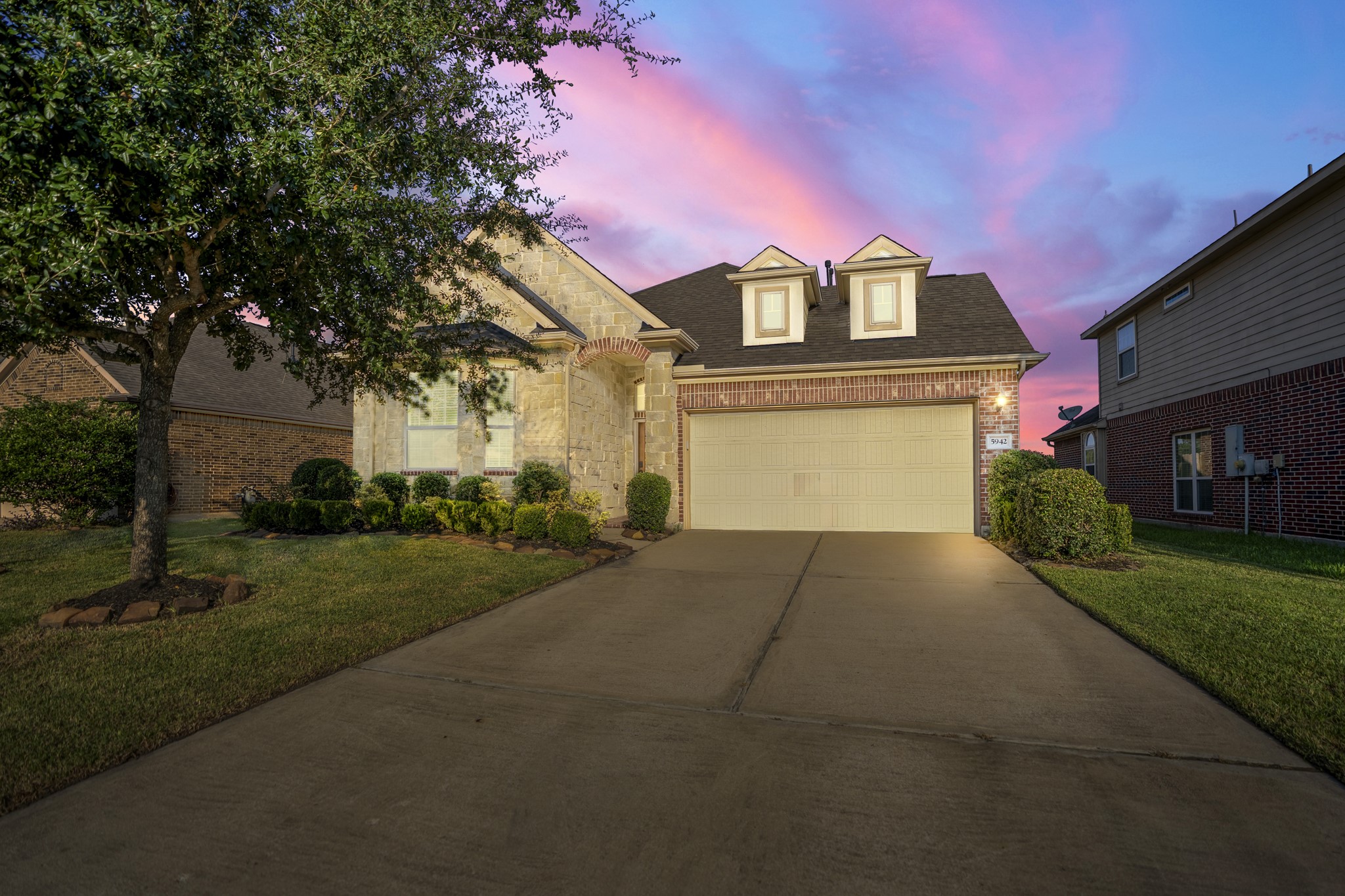 5942 Brookway Willow Drive Property Photo 1