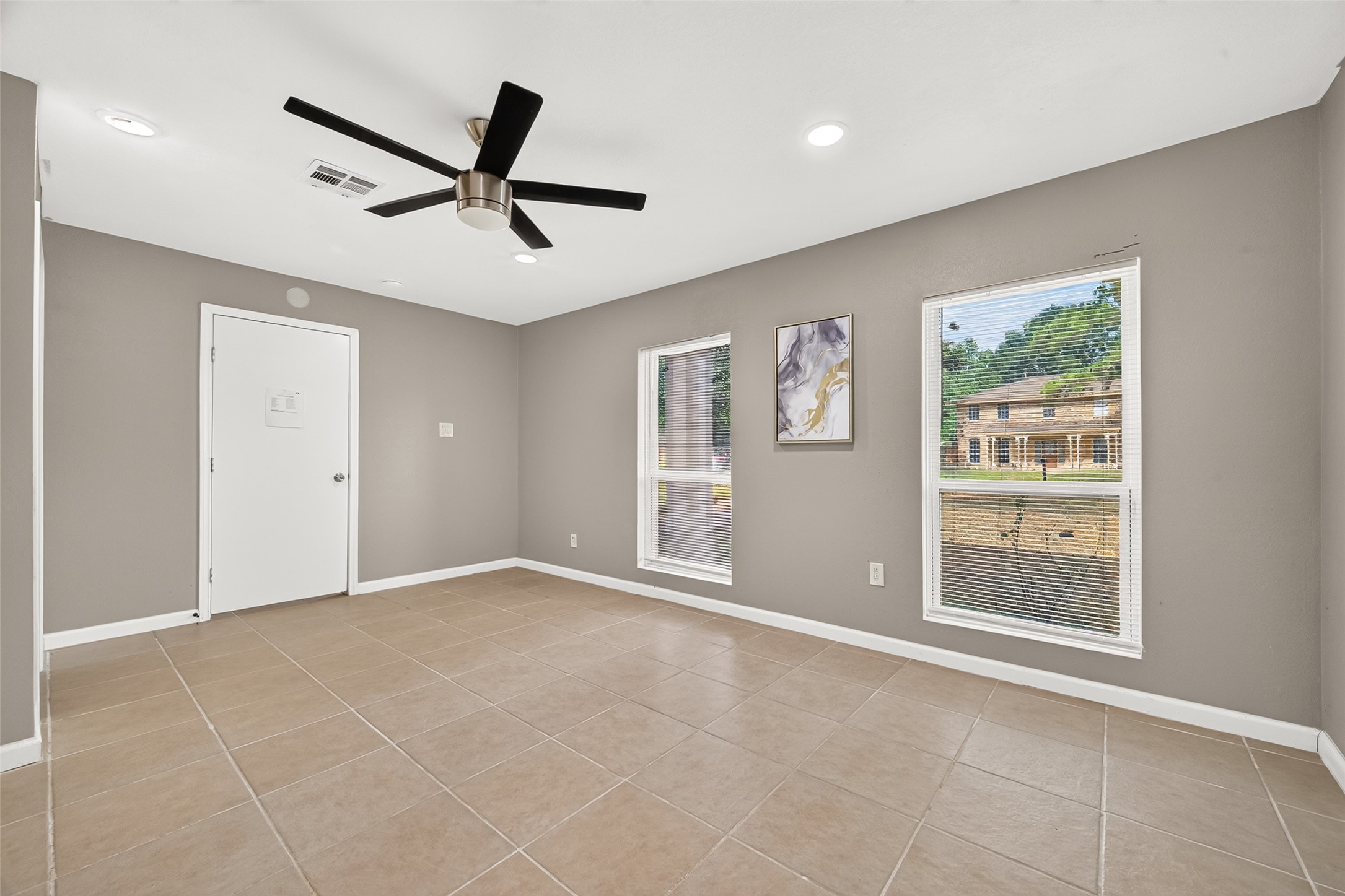 552 Roanoke Drive Property Photo 10