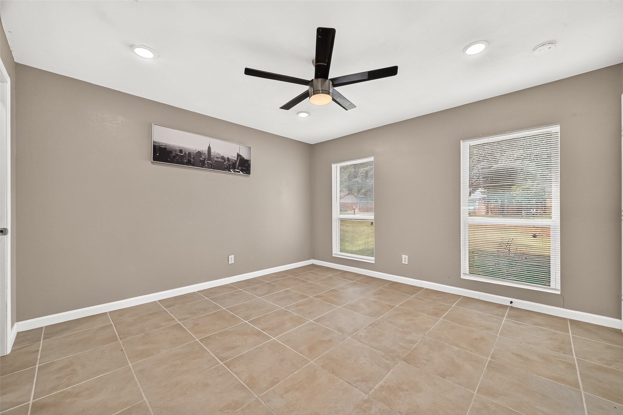552 Roanoke Drive Property Photo 11