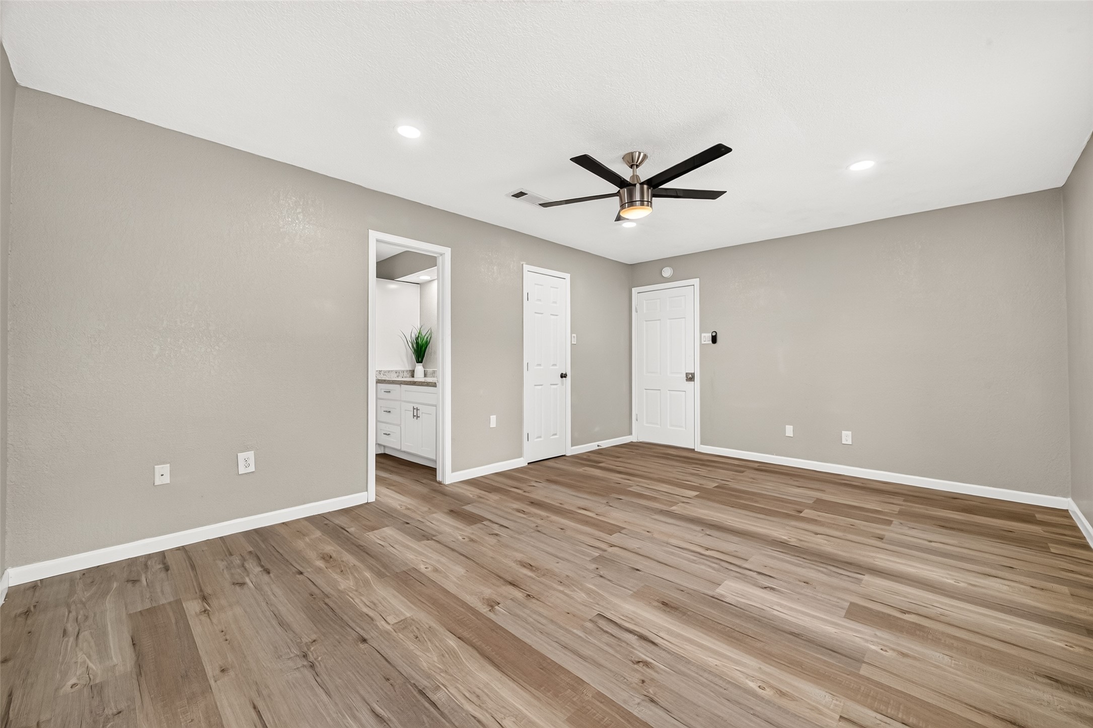 552 Roanoke Drive Property Photo 15
