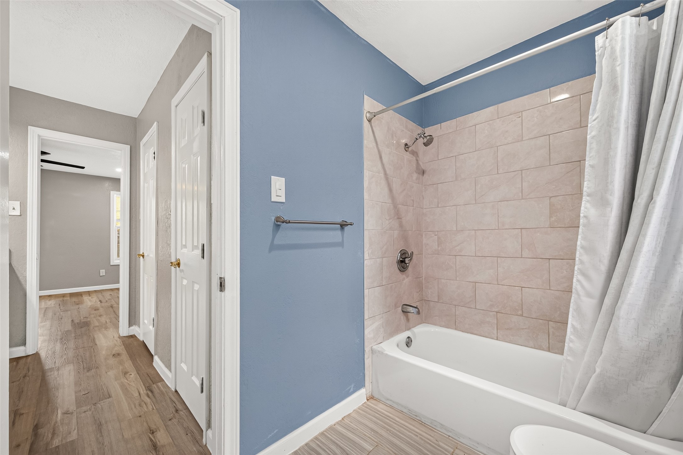 552 Roanoke Drive Property Photo 18